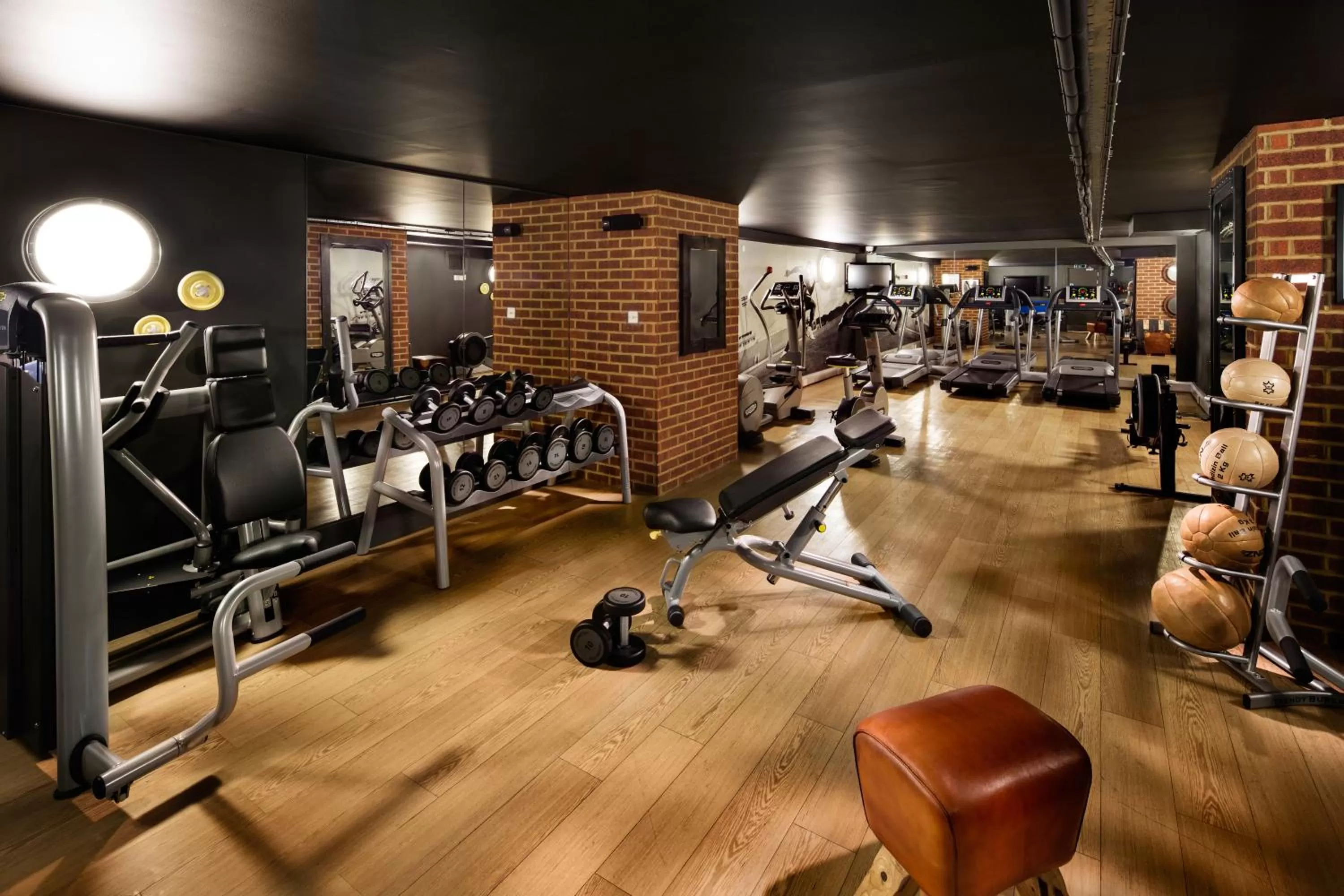 Fitness centre/facilities in pentahotel Reading