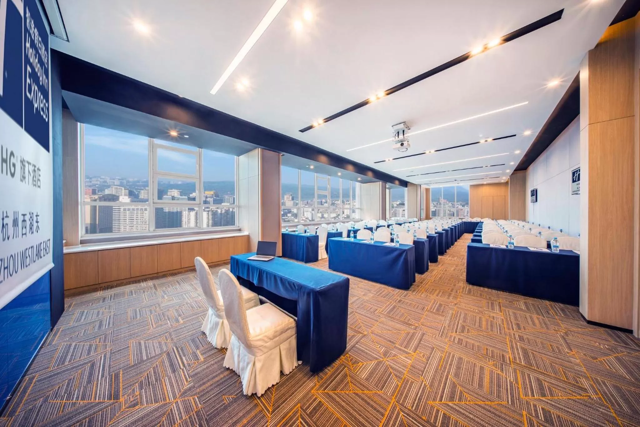 Meeting/conference room in Holiday Inn Express Hangzhou Westlake East by IHG