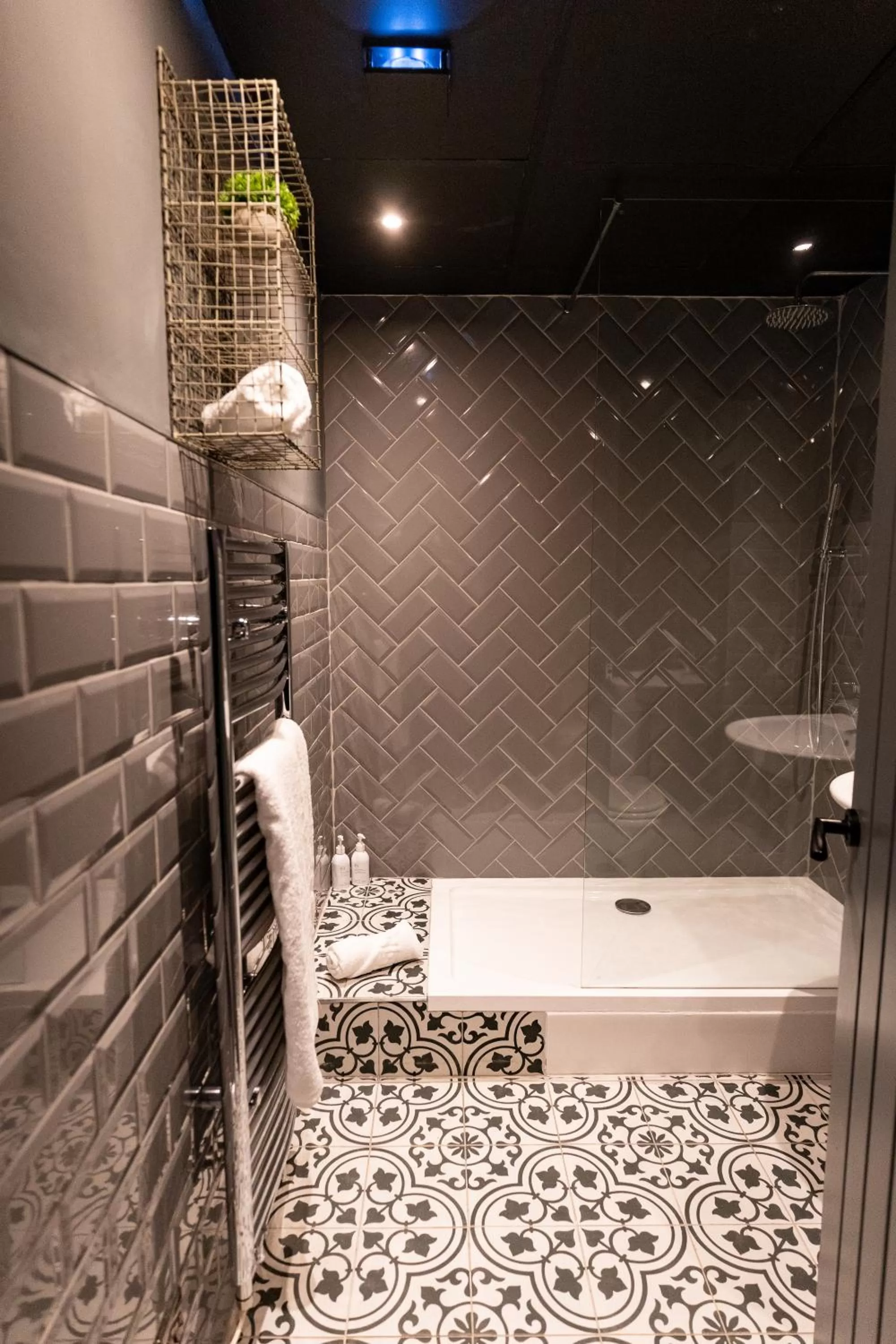 Shower in The Bridge