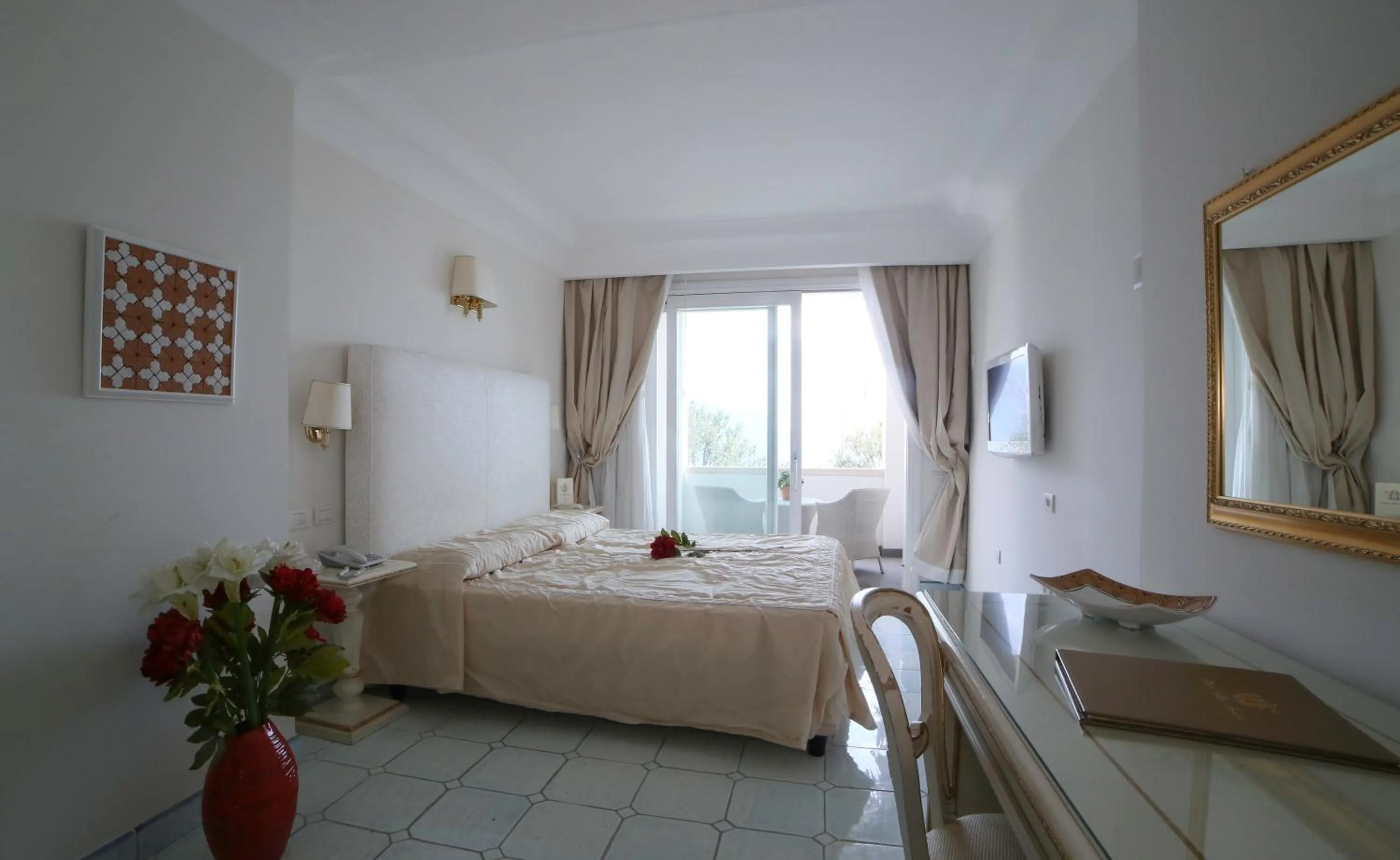 Photo of the whole room, Bed in Hotel Villa Fraulo