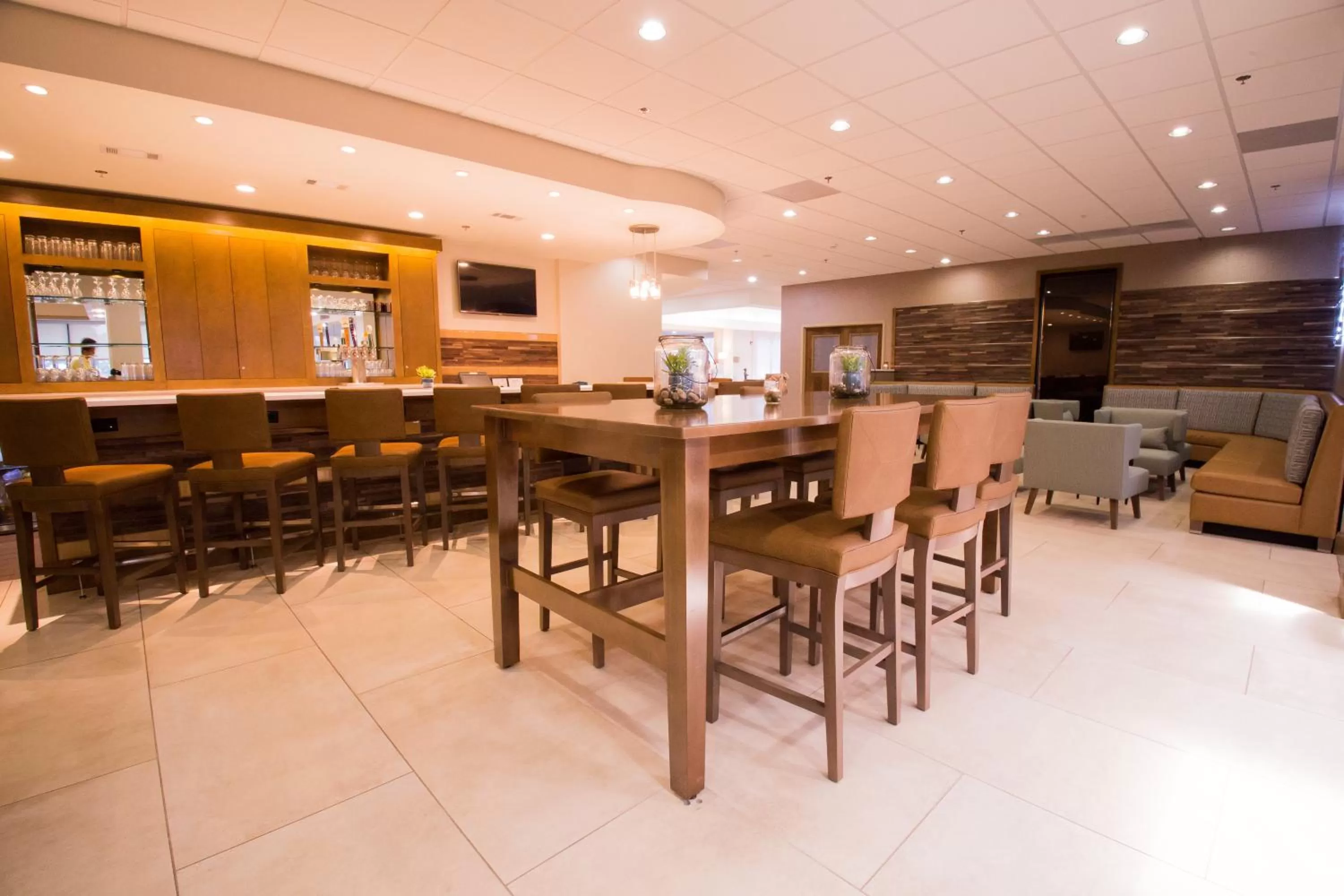 Lounge or bar in Holiday Inn Greenville by IHG