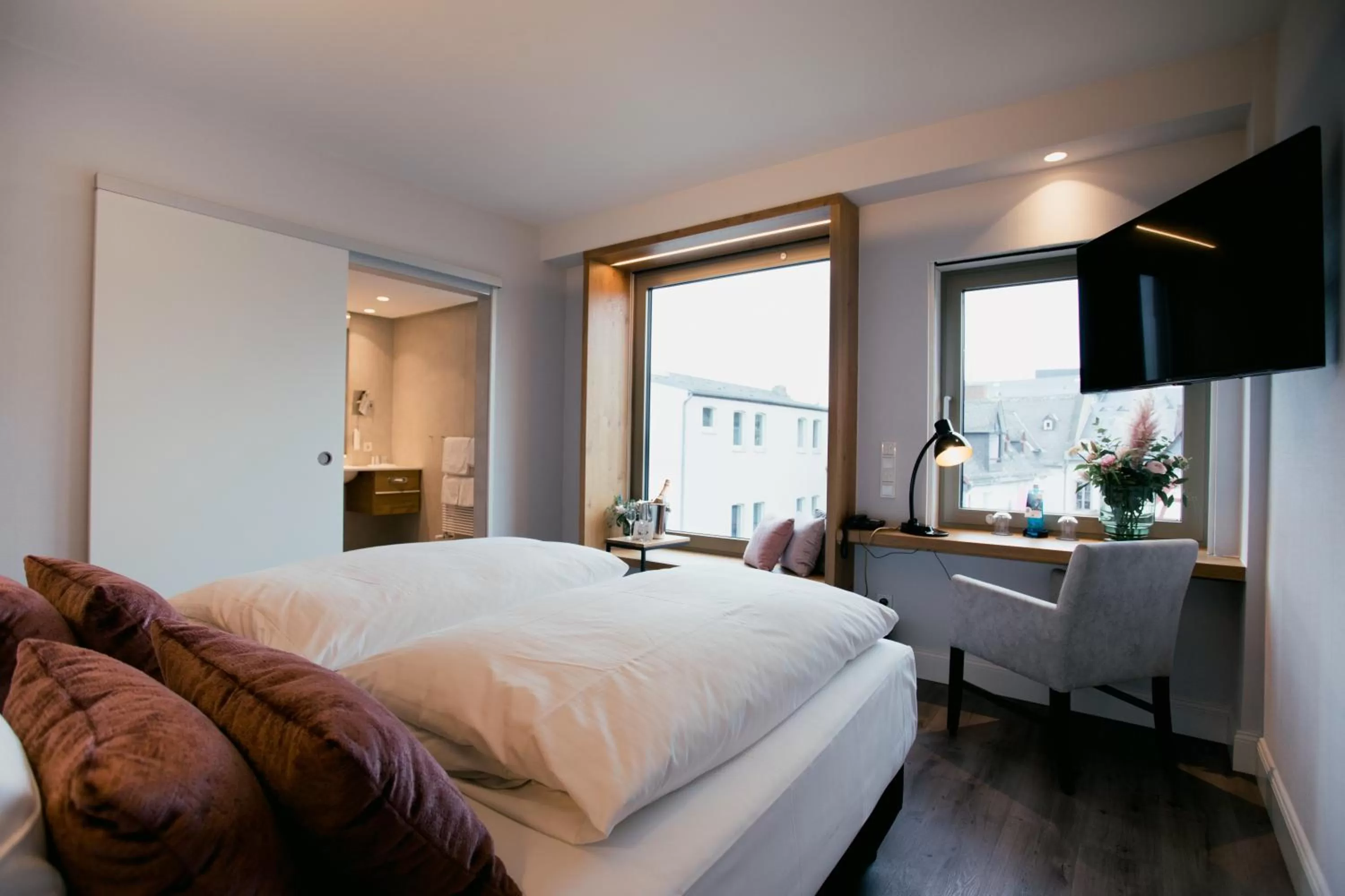 Photo of the whole room, Bed in DOM Hotel LIMBURG