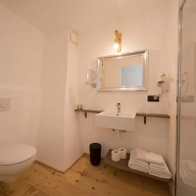 Bathroom in Sir Thomas Bed and More