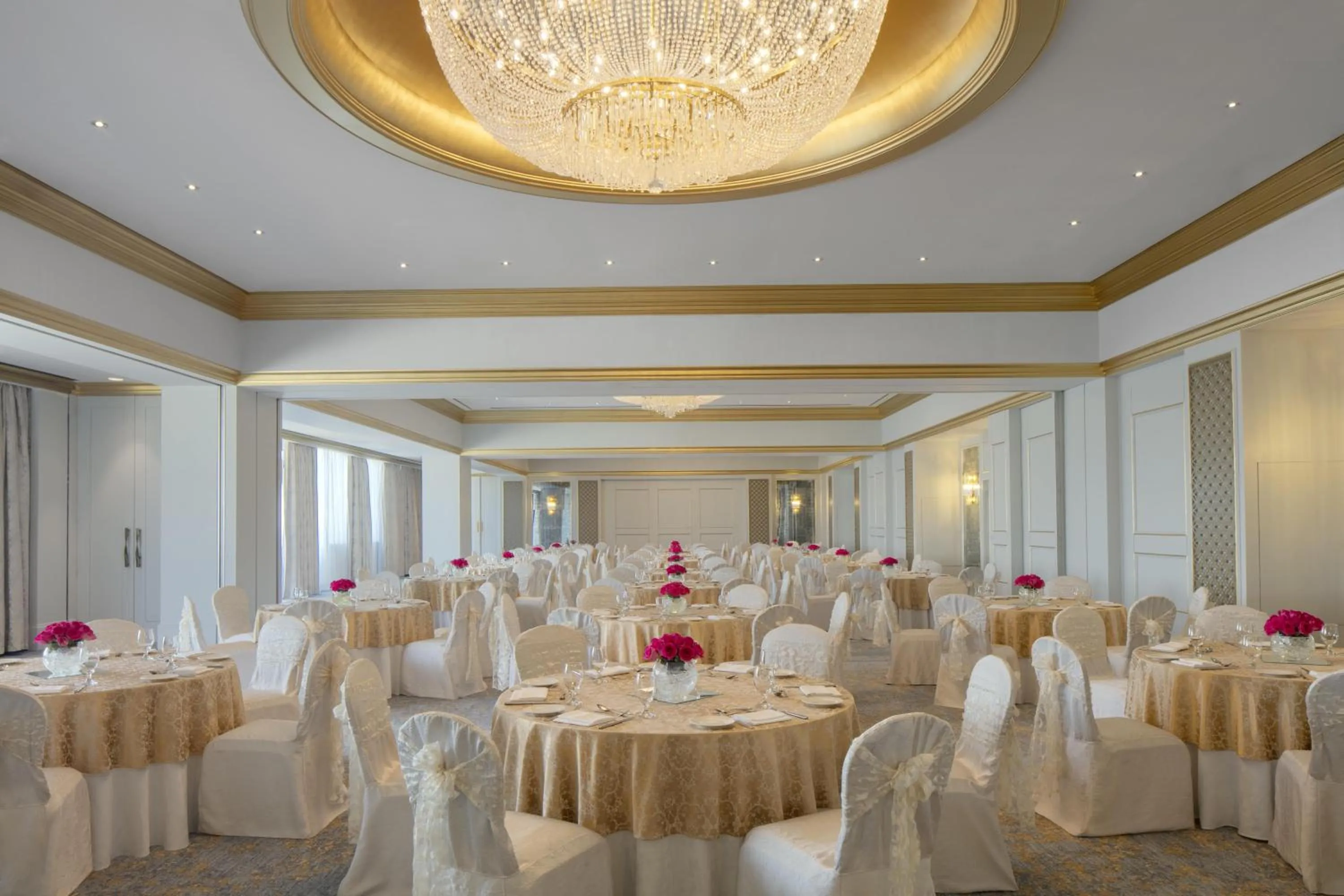 Banquet/Function facilities in Radisson Blu Hotel, Dubai Deira Creek