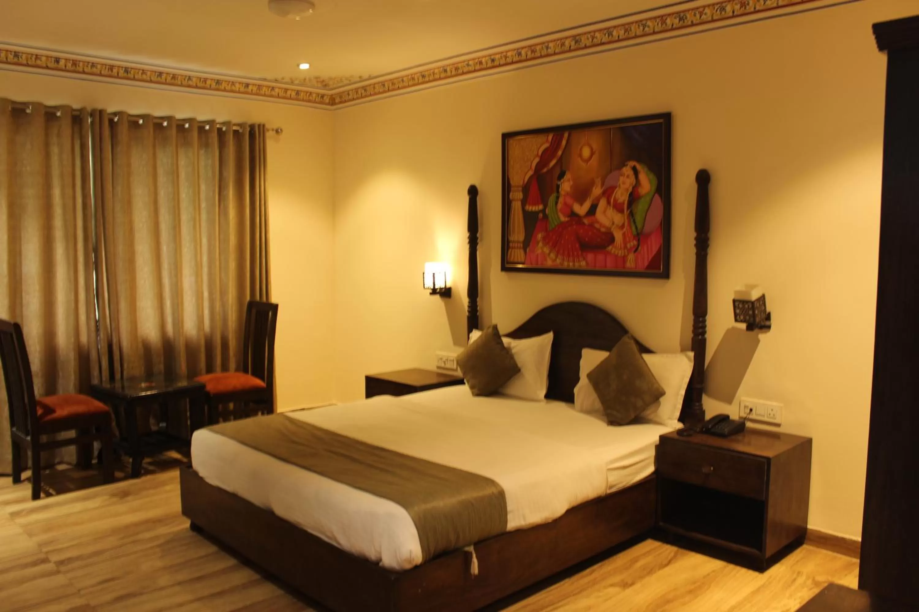 King Room - single occupancy in Hotel Sahibs Royal Ville - 500m from Taj Mahal
