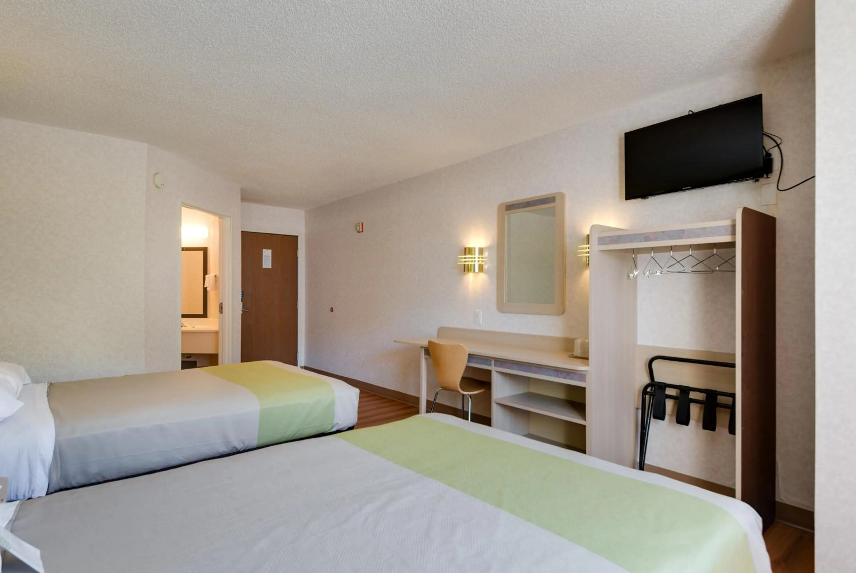 Bedroom, Bed in Motel 6-Statesville, NC