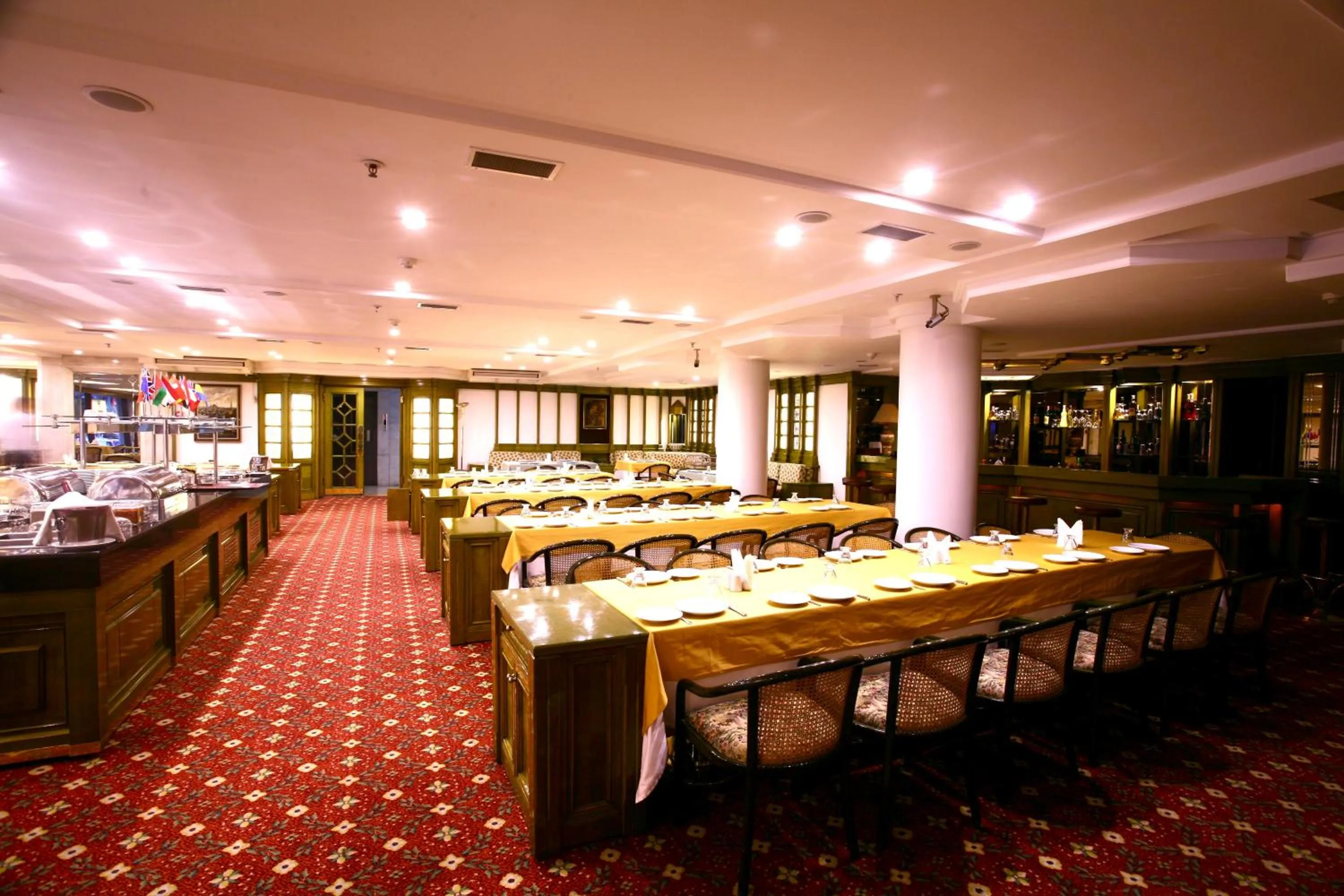 Restaurant/places to eat in Istanbul Royal Hotel