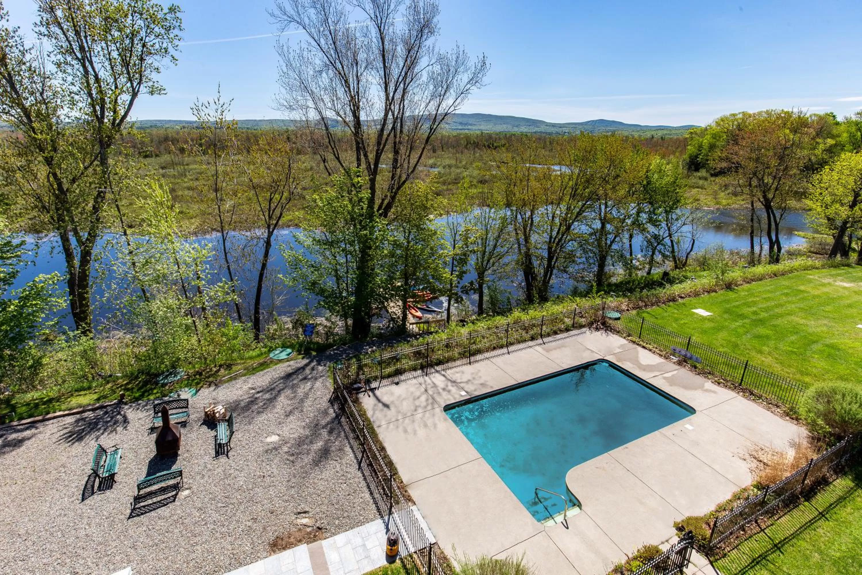 Pool view in Hotel Lac Brome