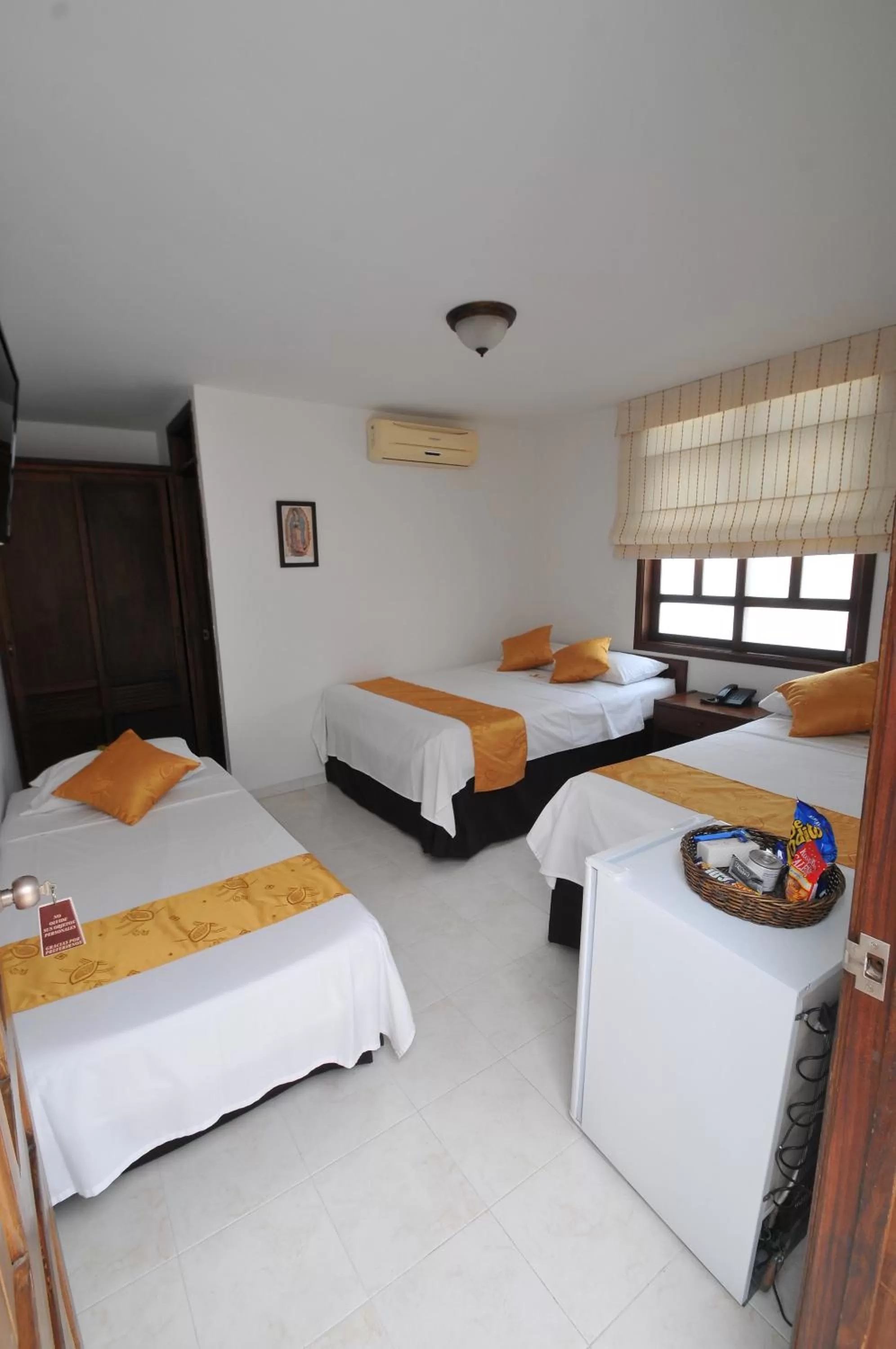 Toilet, Bed in Hotel San Julian