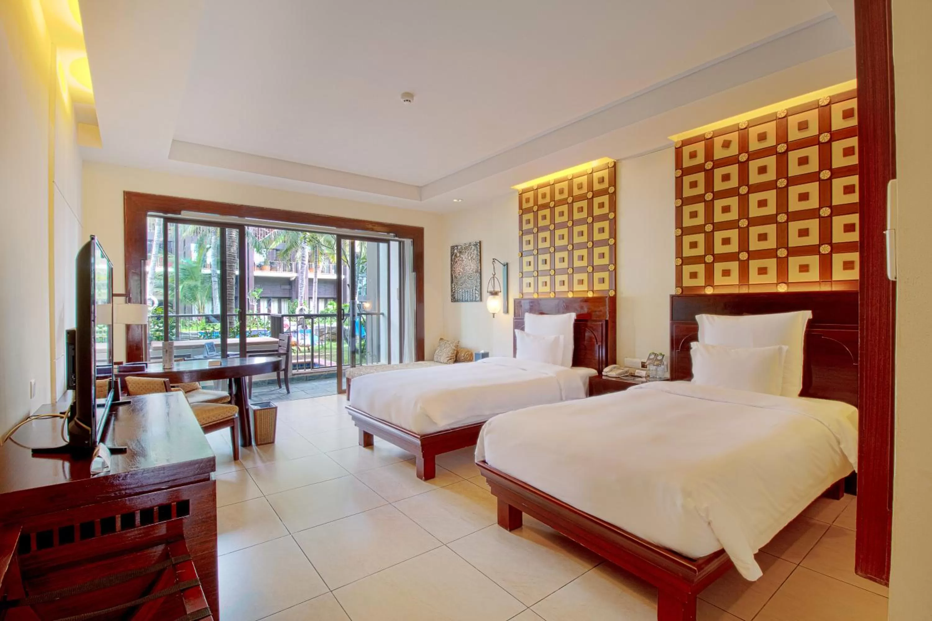 Photo of the whole room, Bed in Pullman Sanya Yalong Bay Villas & Resort