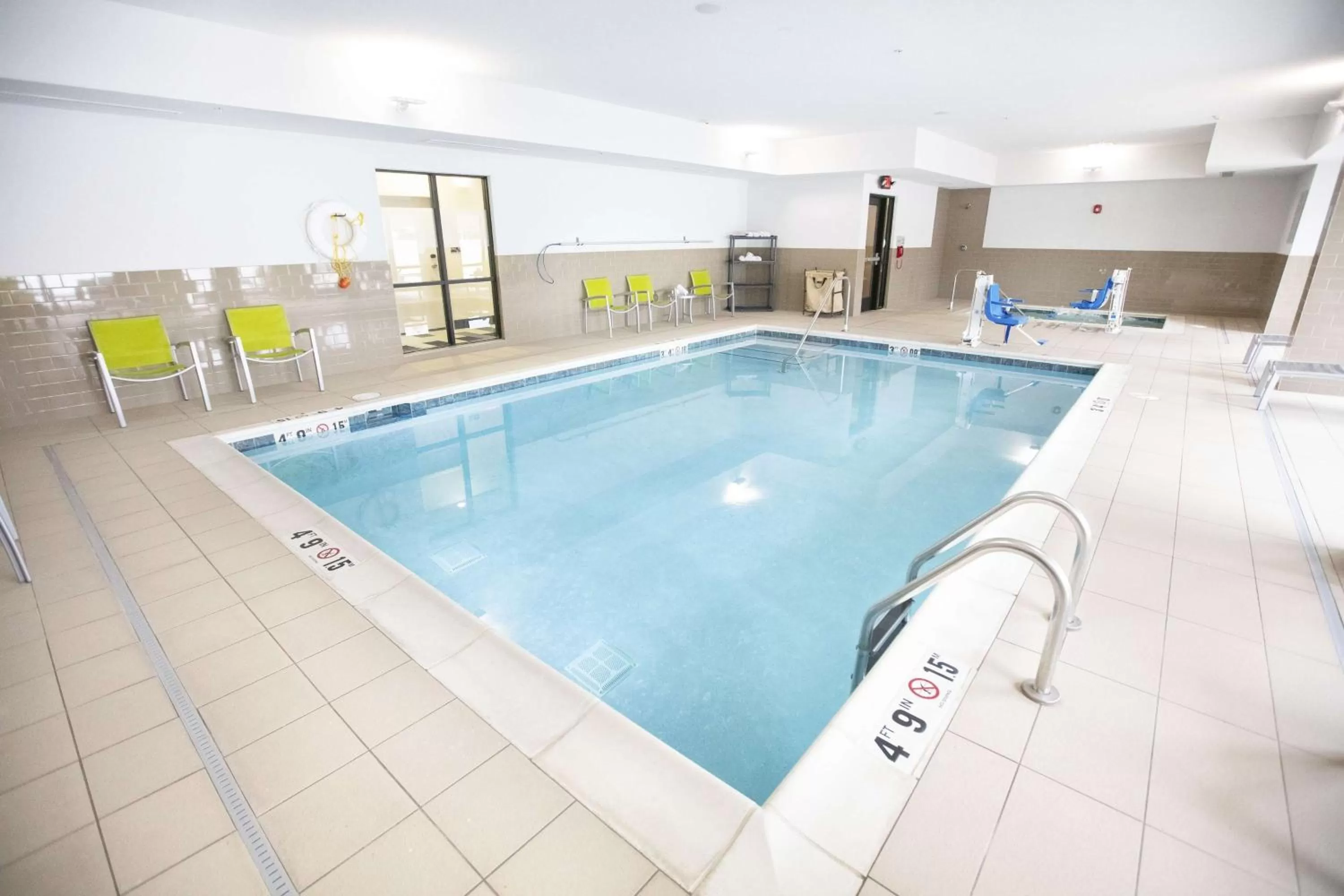 Pool view in Hampton Inn Toledo Oregon