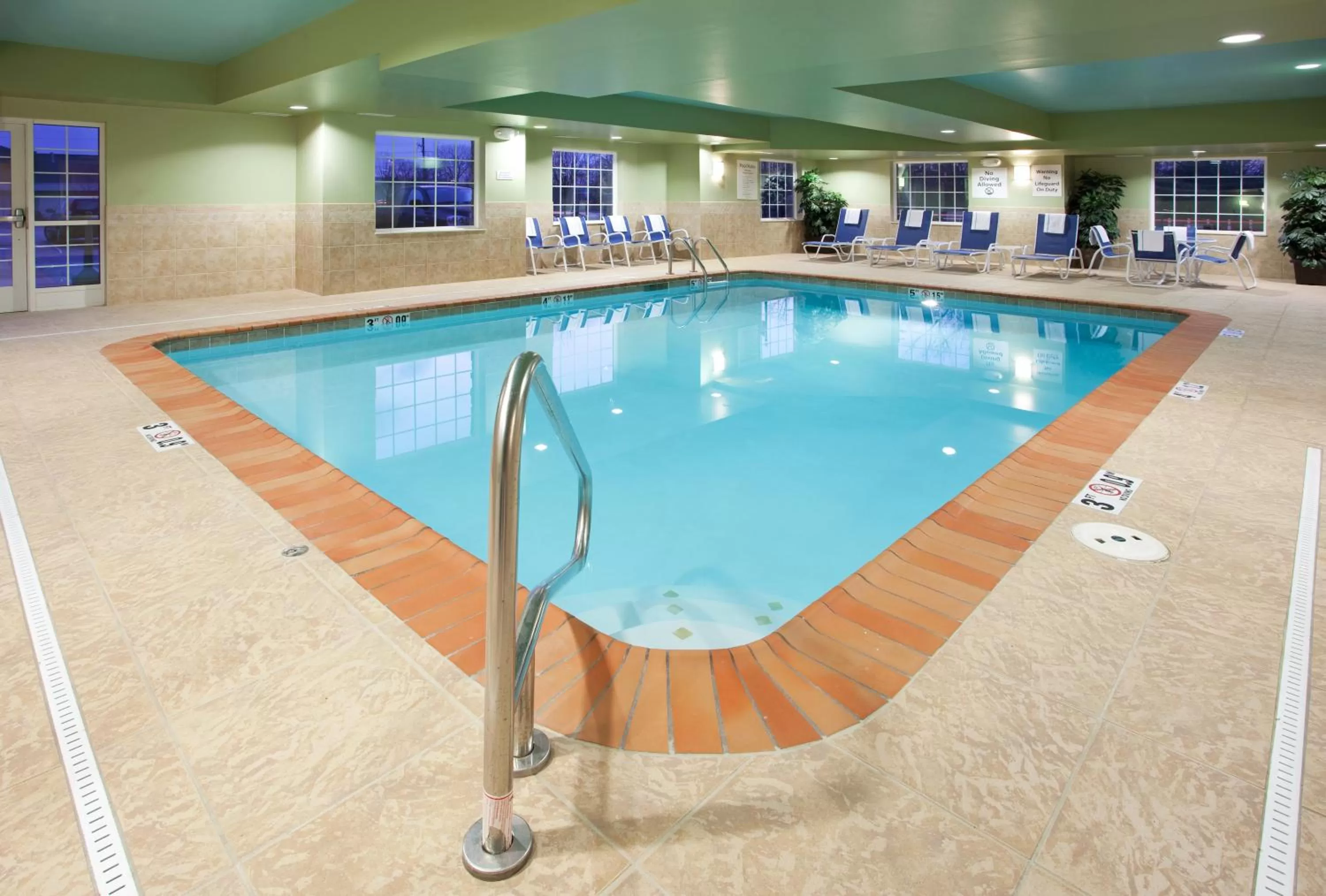 Swimming pool in Holiday Inn Express - Columbus - Dublin by IHG
