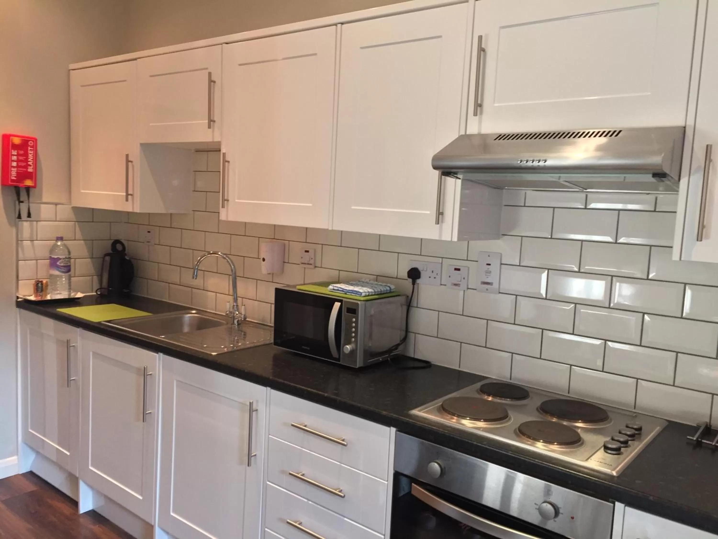 Kitchen or kitchenette in Lyall Apartment Hotel