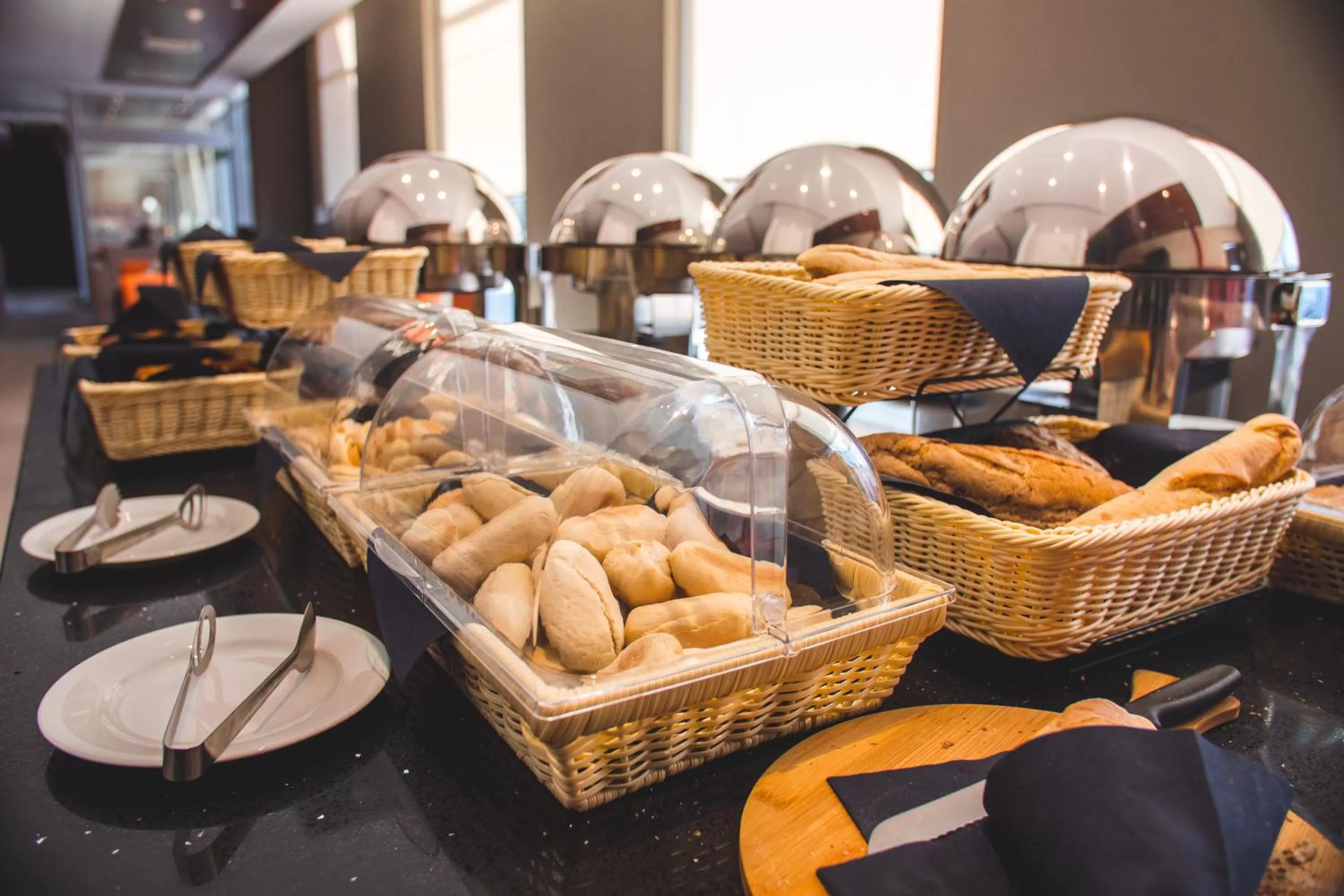 Dining area in Wyndham Santiago Aeropuerto