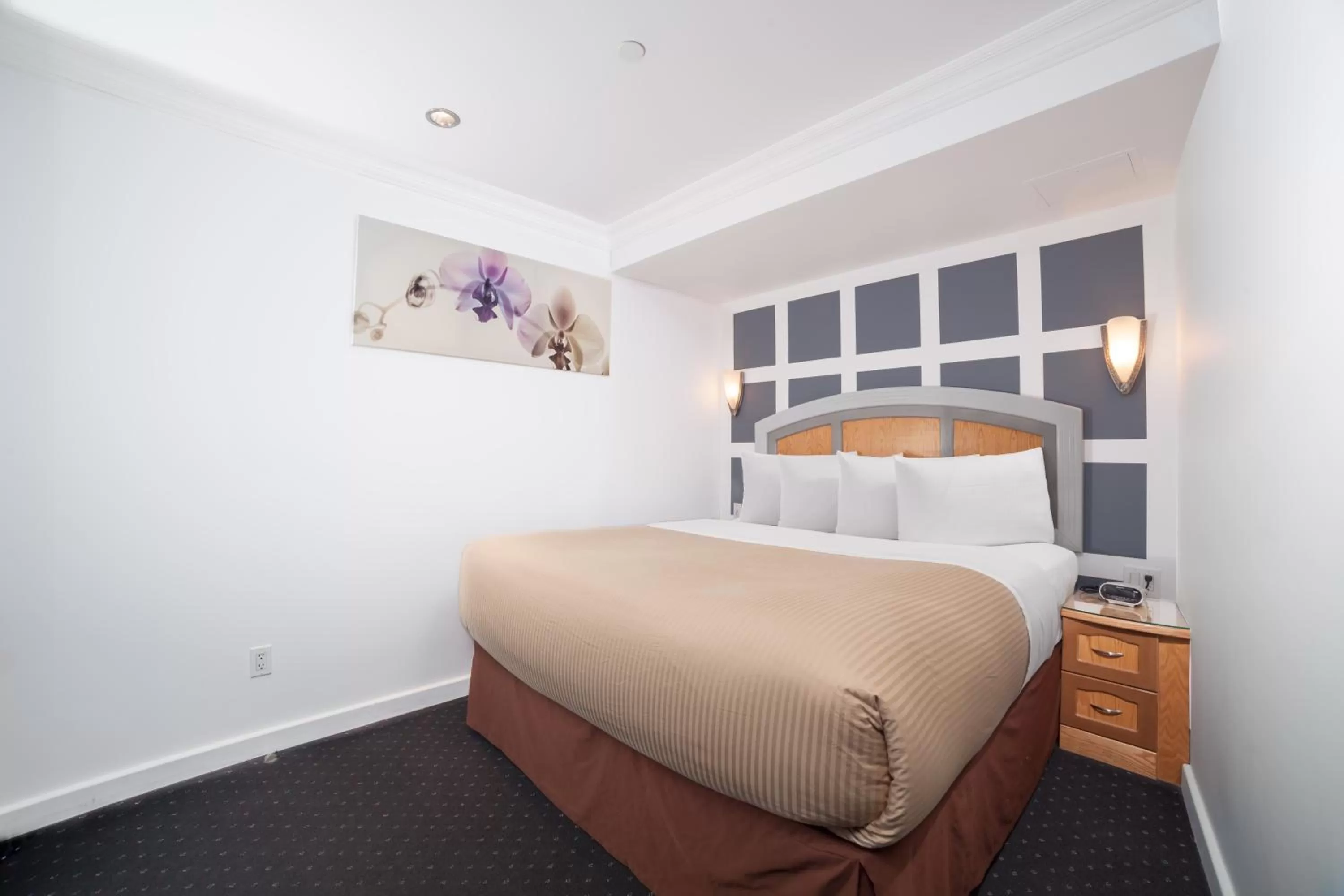 Bed in Hotel Mulberry