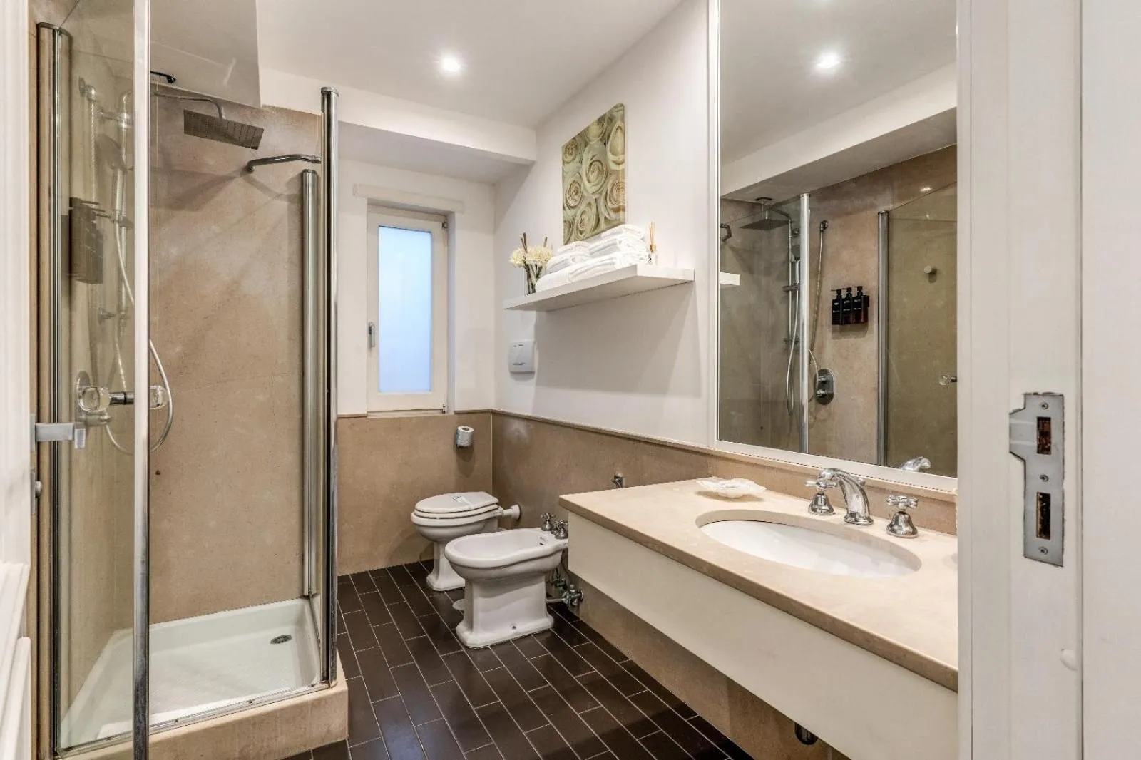 Shower in Hotel Sorrento City