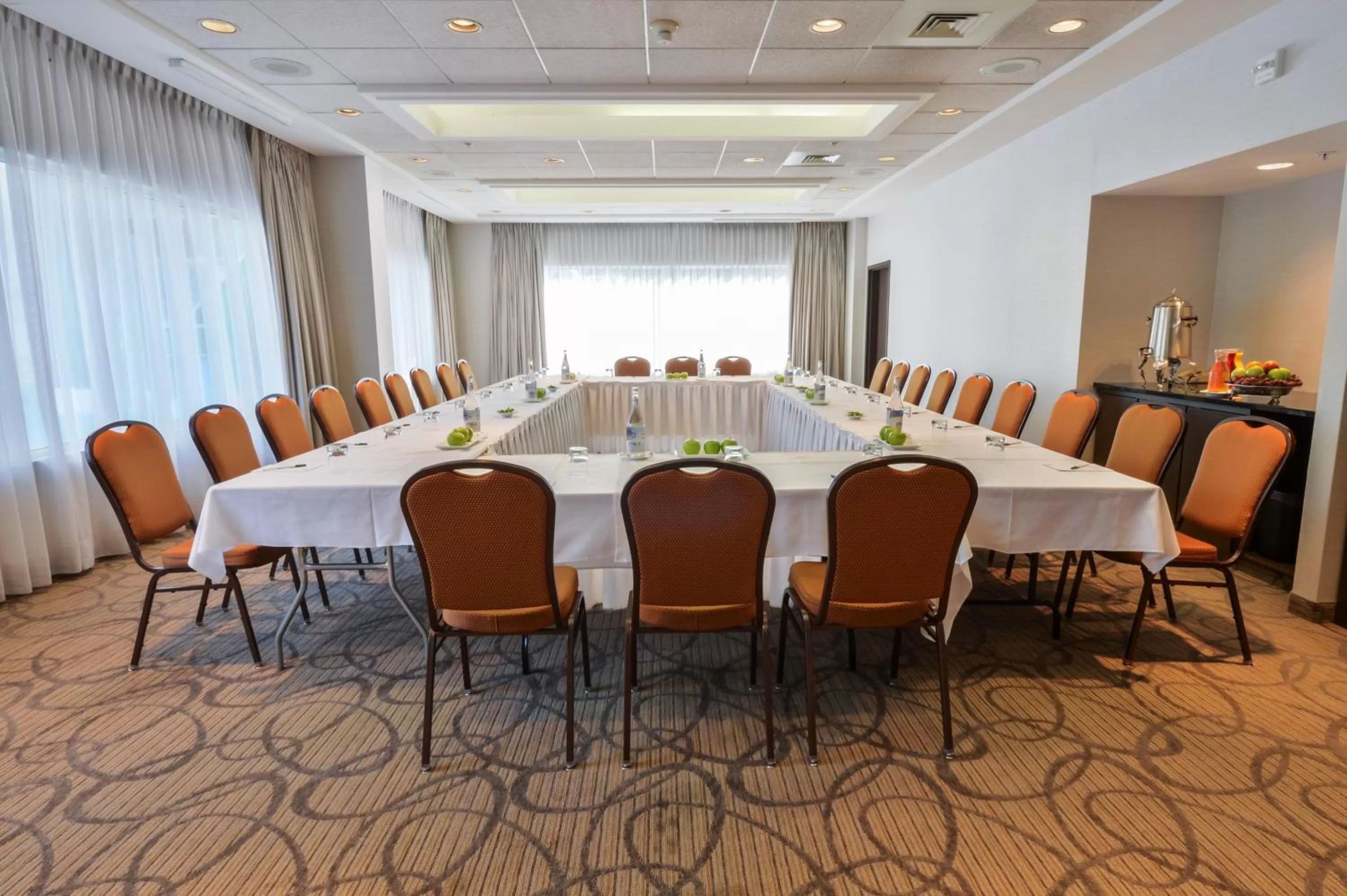 Meeting/conference room in Holiday Inn Montreal Centre Ville Downtown by IHG