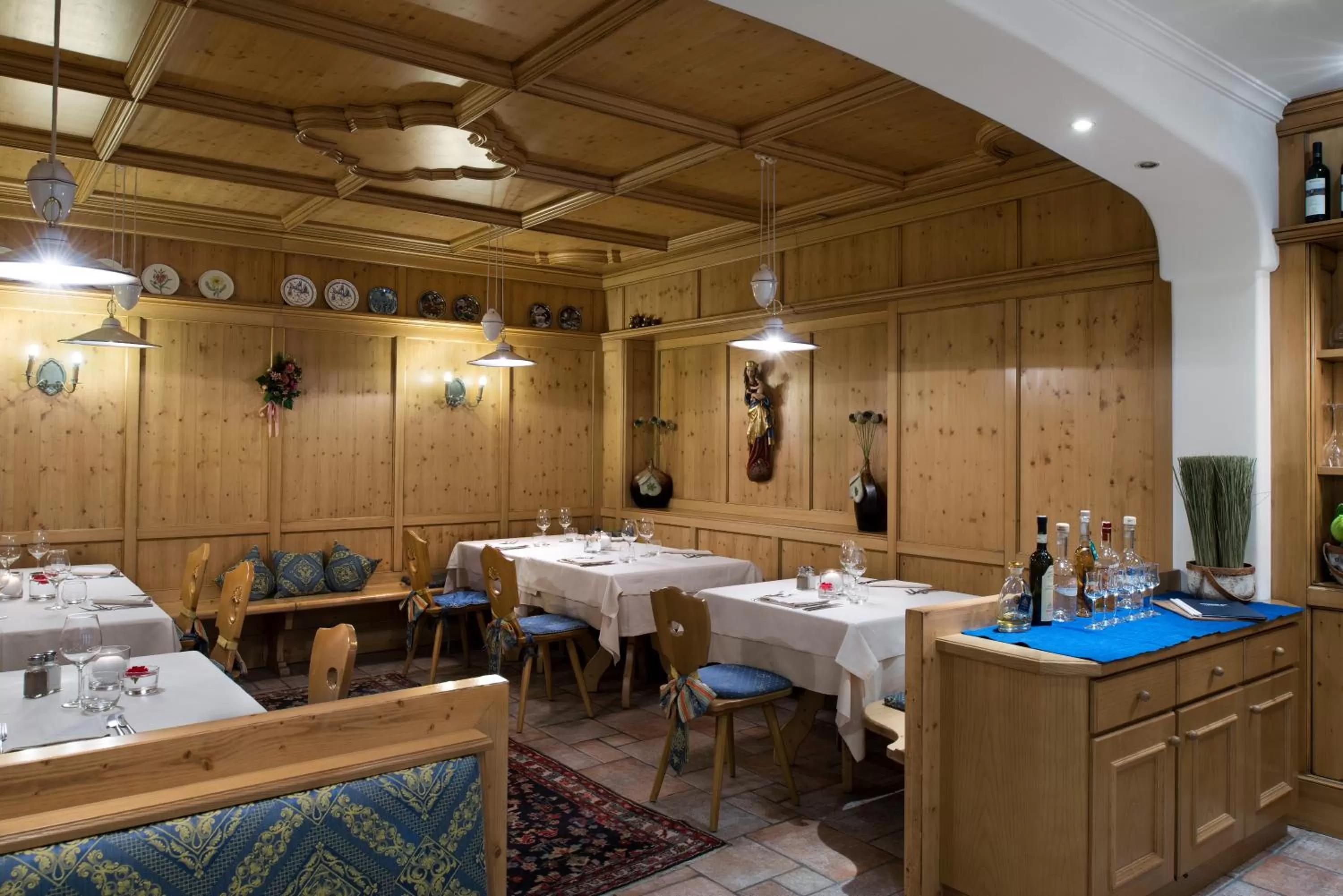 Restaurant/places to eat in Residence Antares