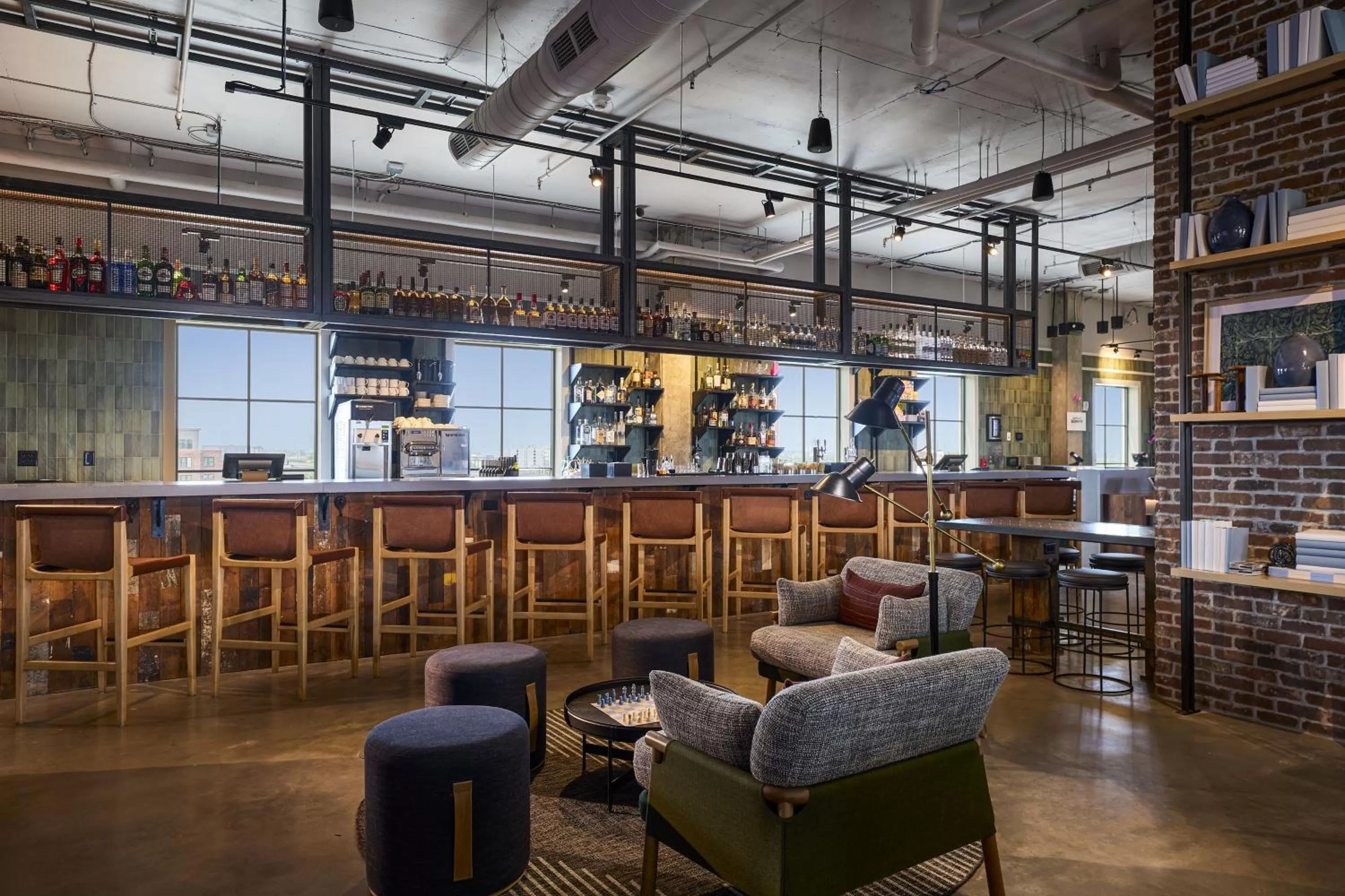 Lounge or bar in Moxy Charleston Downtown