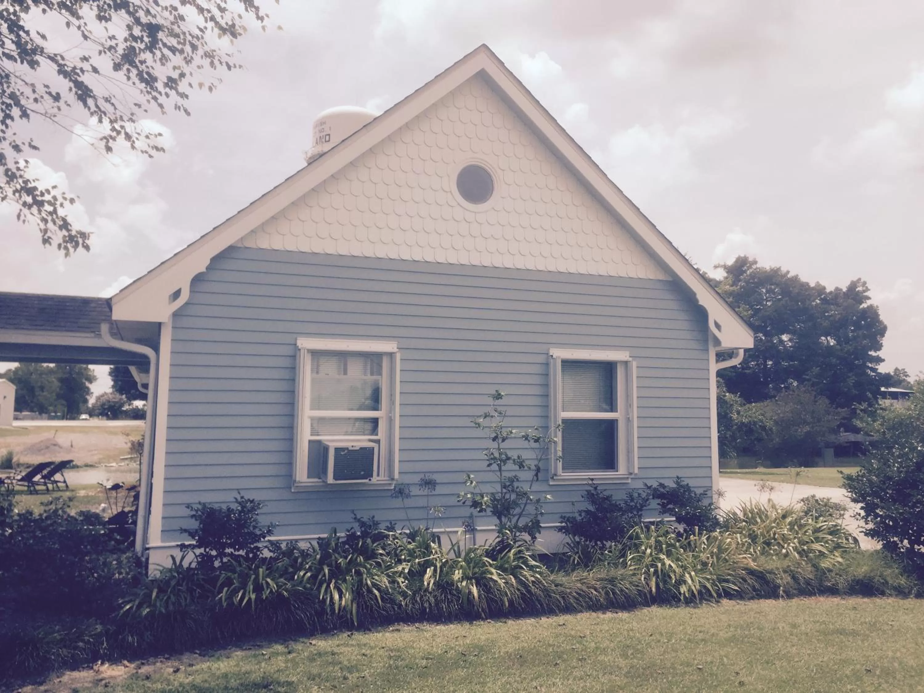 Queen Room with Private Bathroom-BR5	 in A Chateau on the Bayou Bed & Breakfast