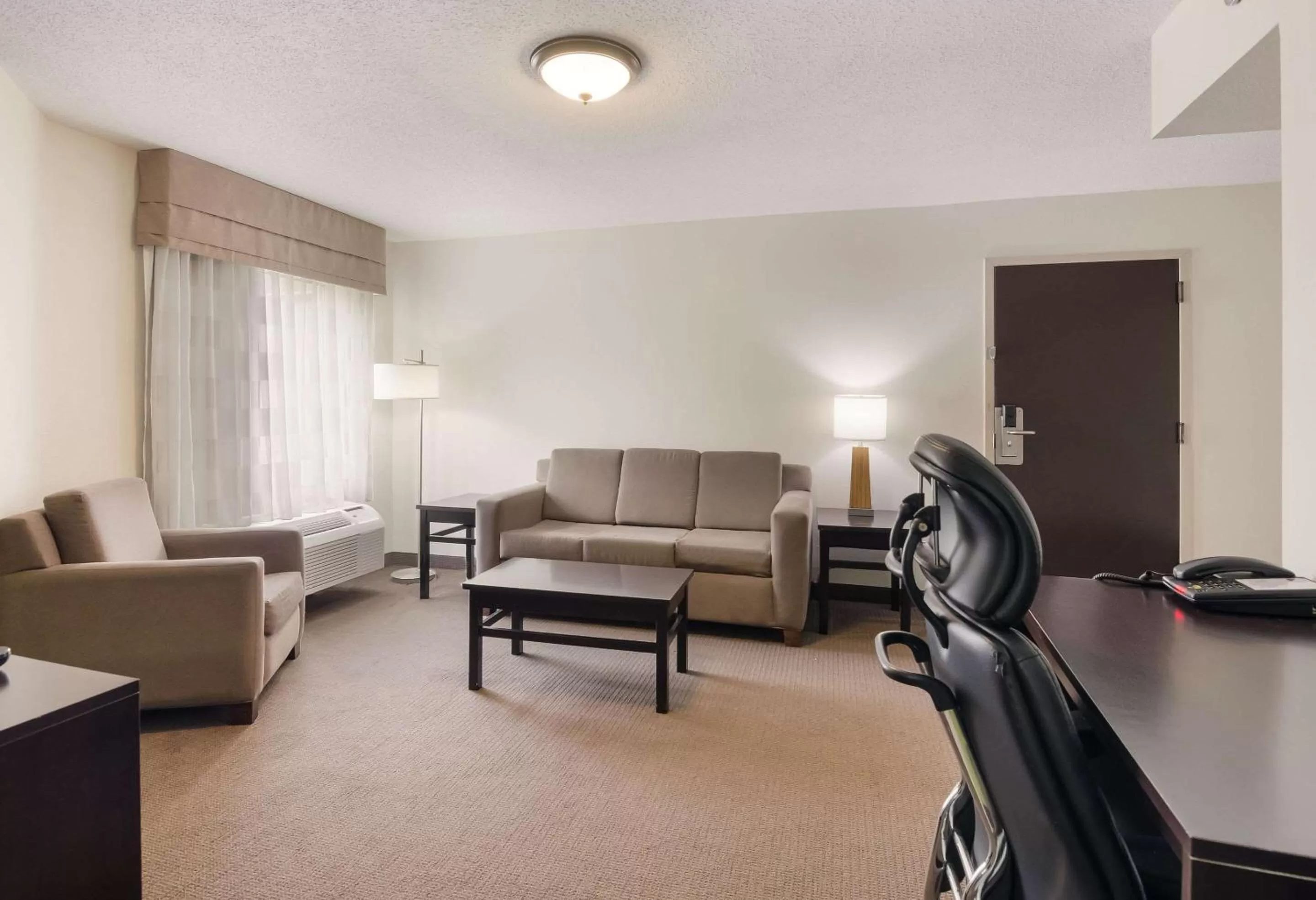 Photo of the whole room in Sleep Inn Tanglewood