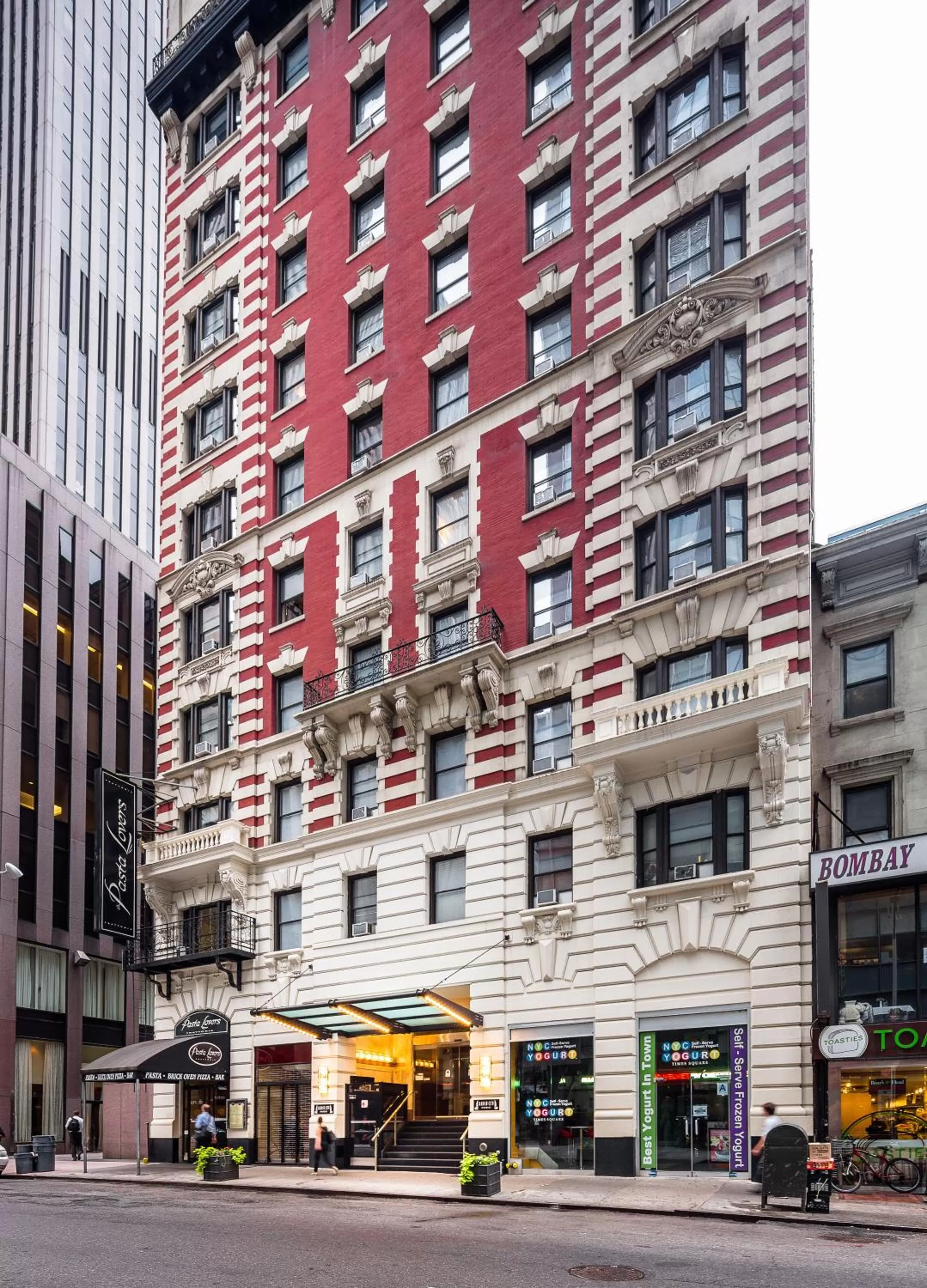 Facade/entrance in Radio City Apartments
