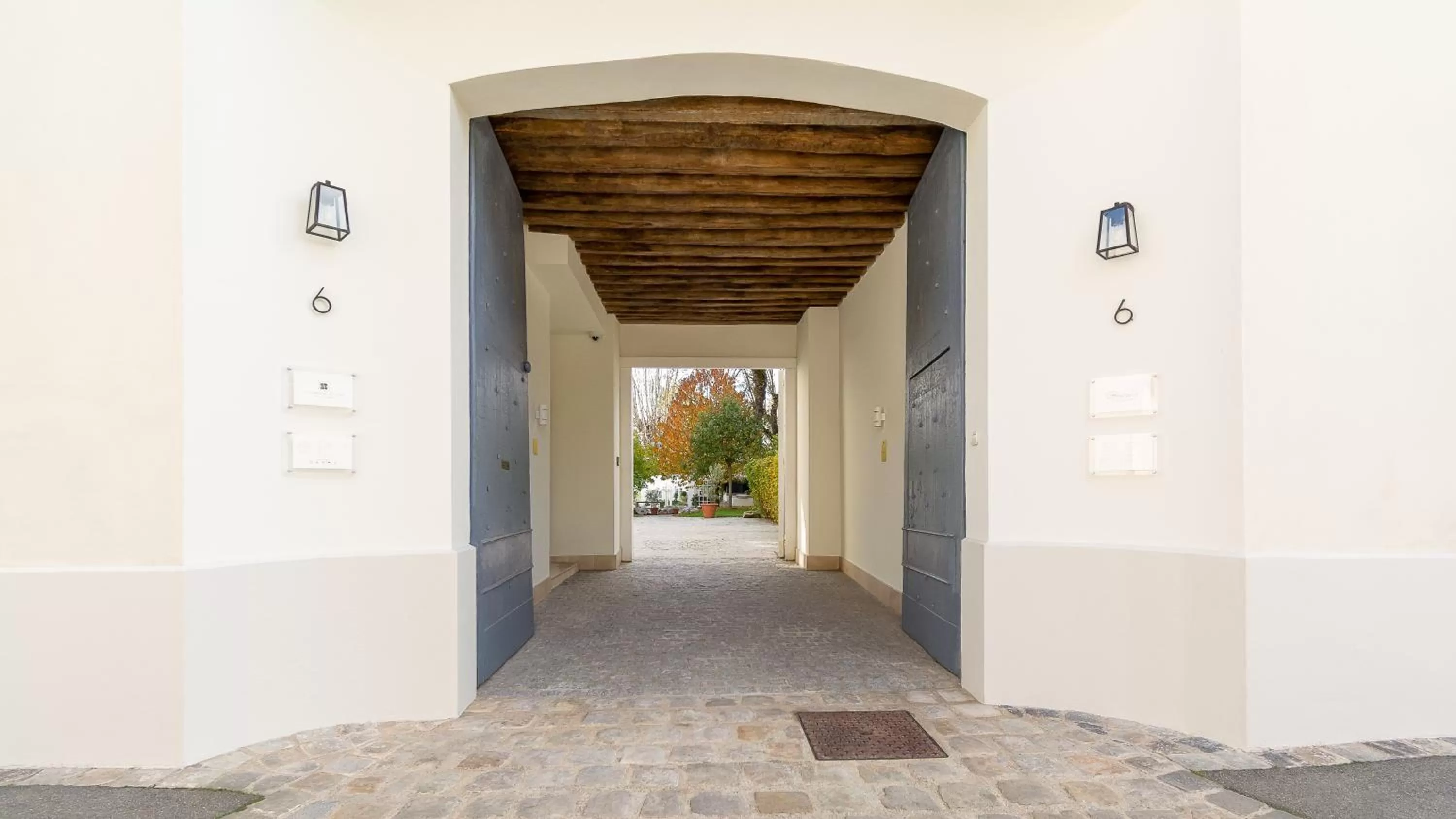 Facade/entrance in La Demeure Du Parc