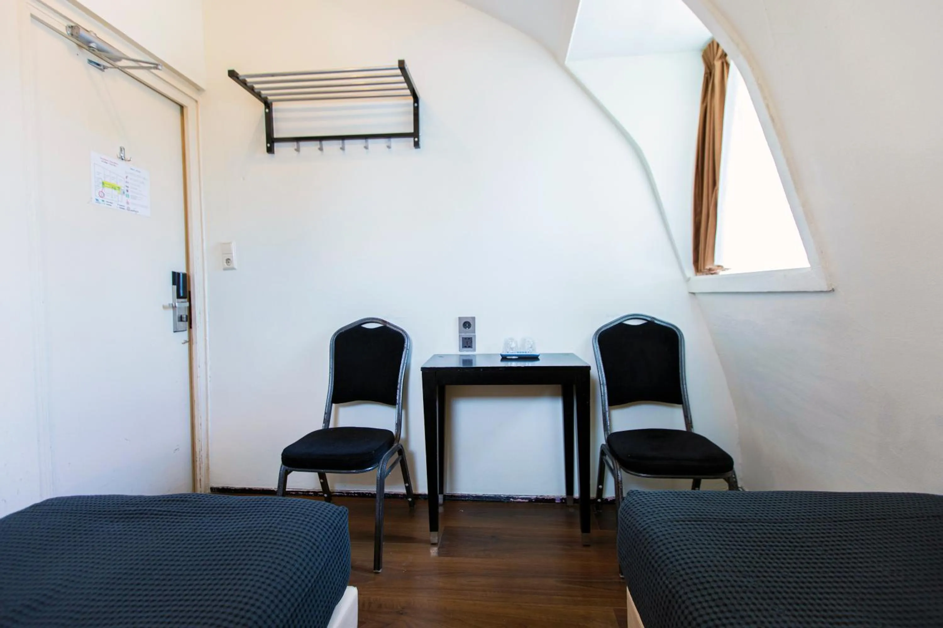 Seating area in Quentin Arrive Hotel