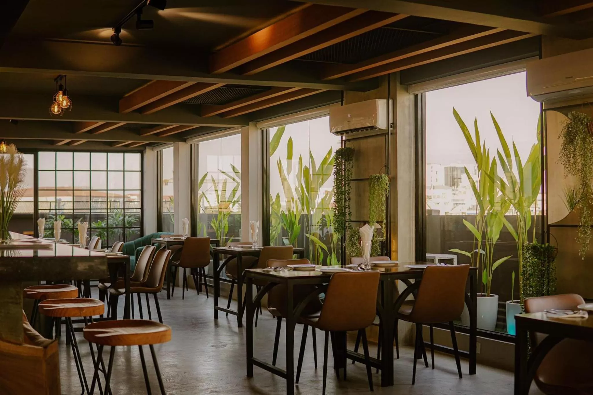 Restaurant/places to eat in SERENE Stays Hotel