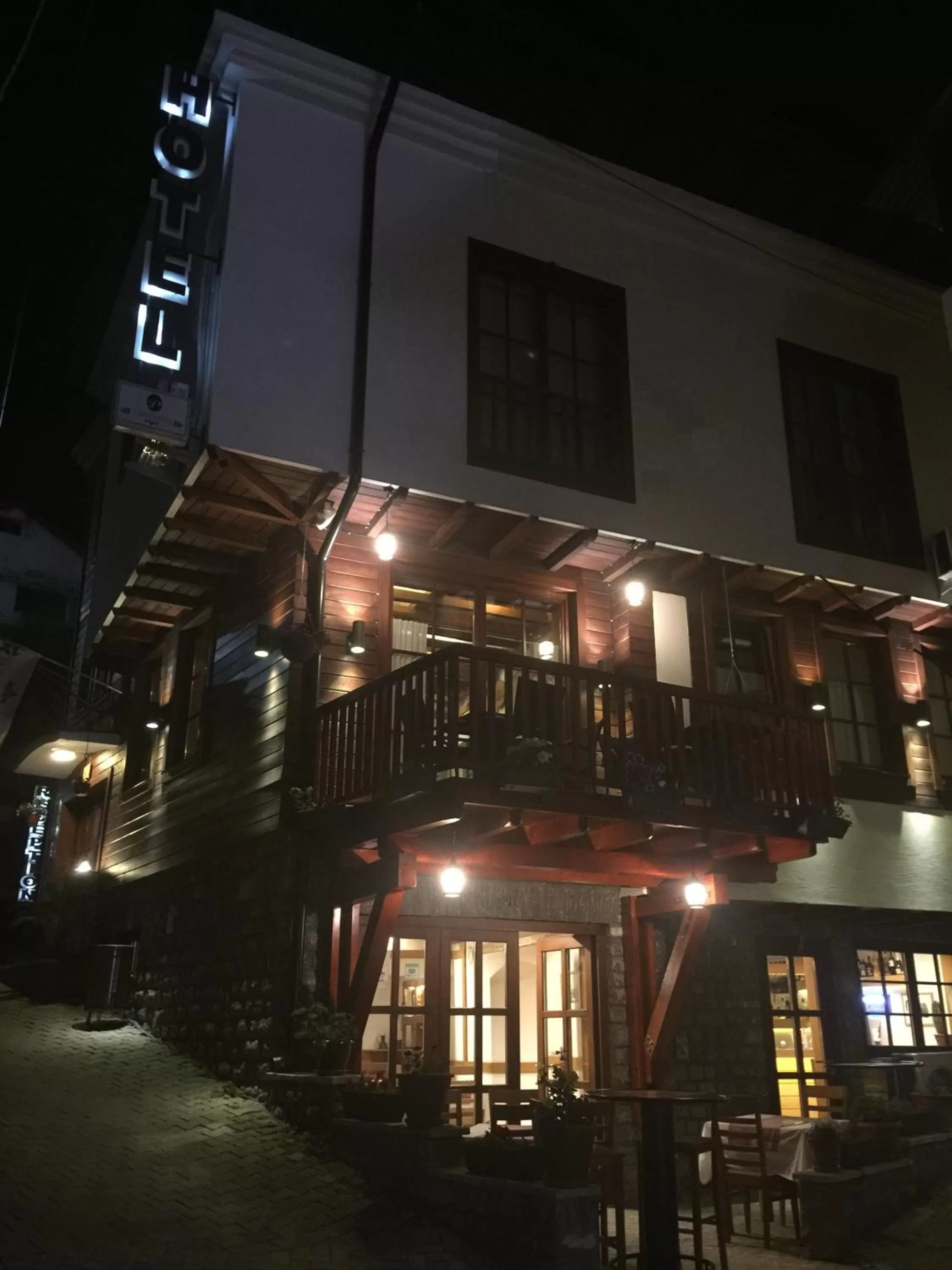 Facade/entrance in Hotel Prizreni