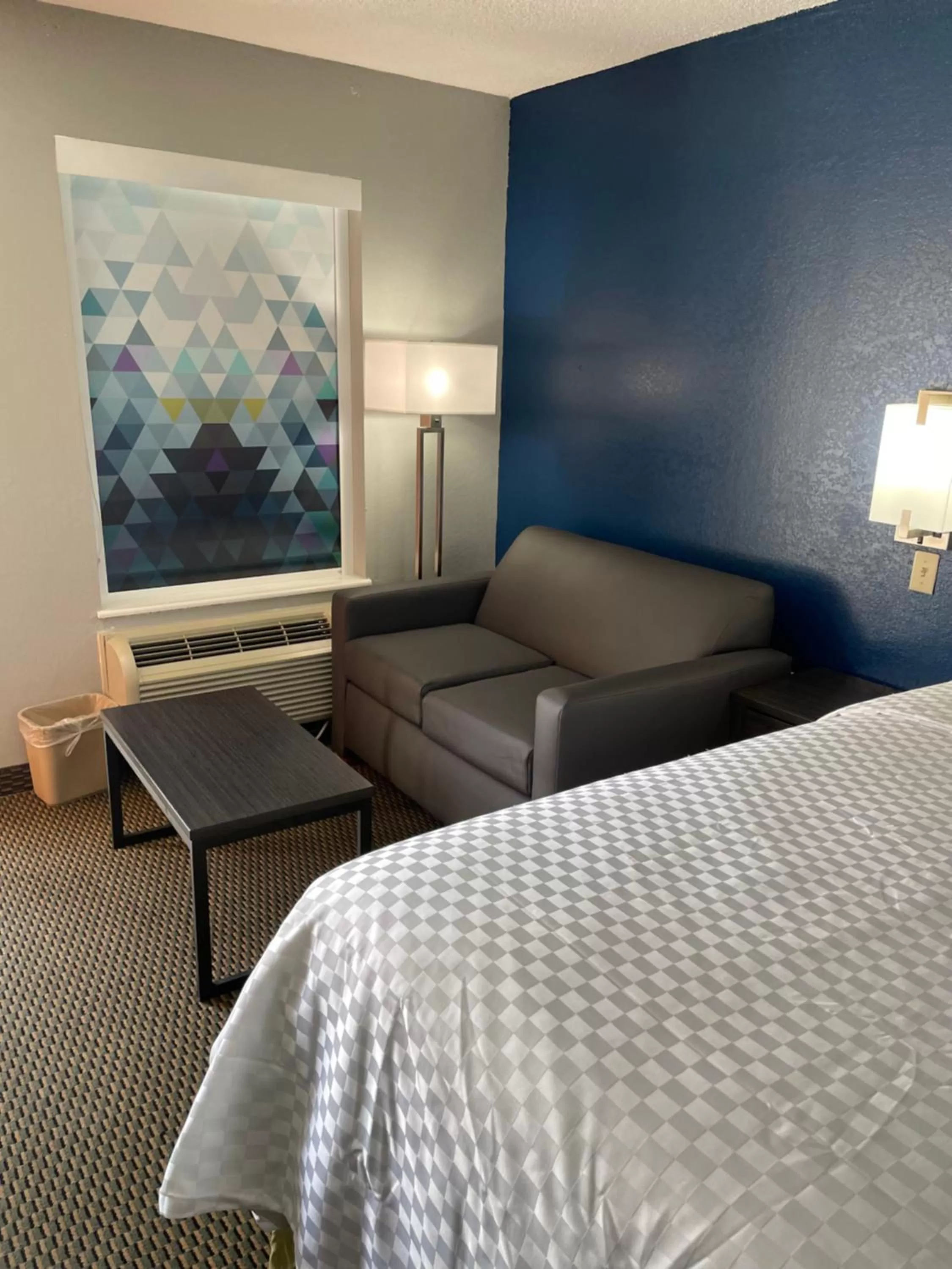 Clairmont Inn & Suites - Warren