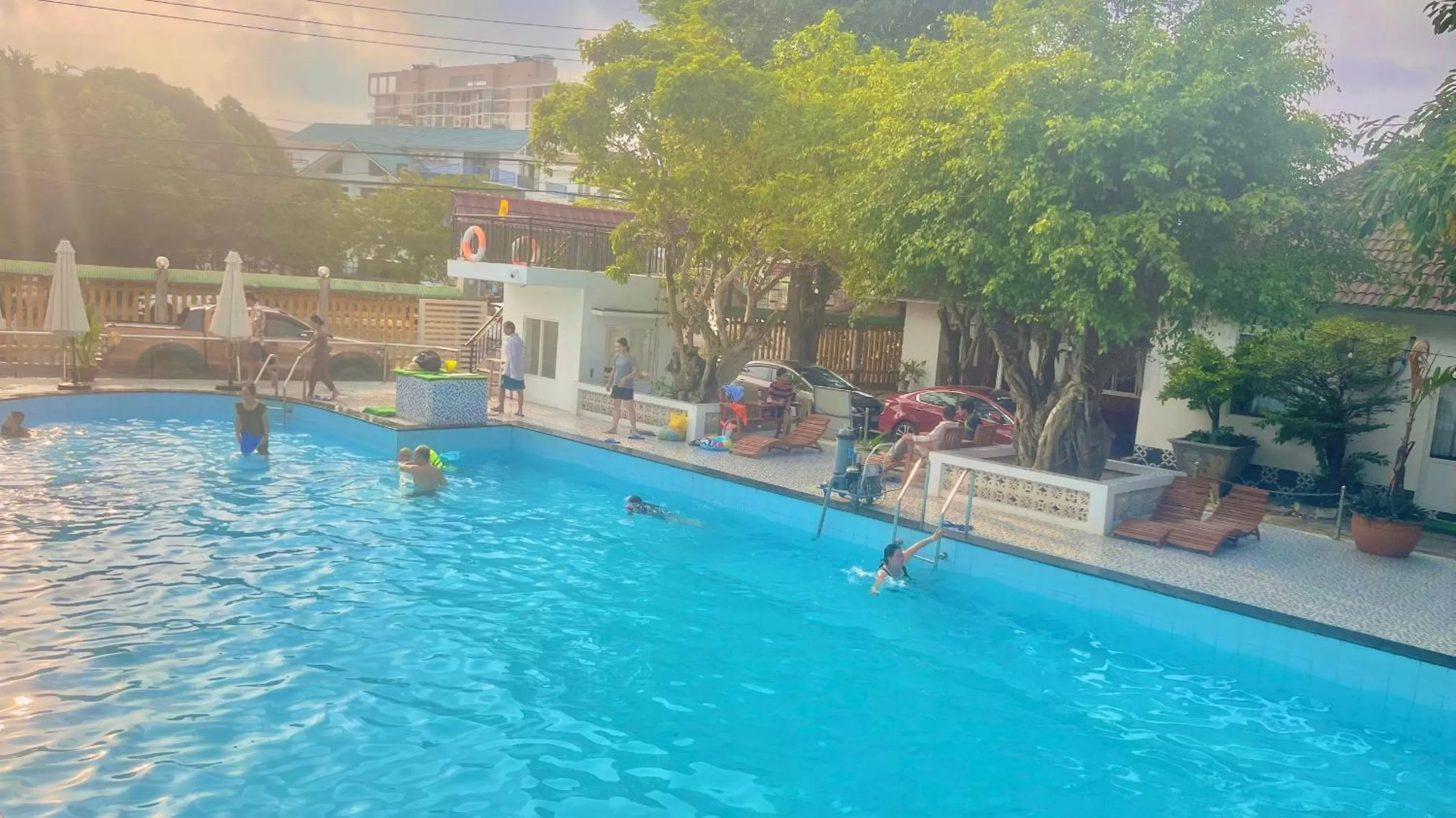 Swimming pool in Caroline Resort