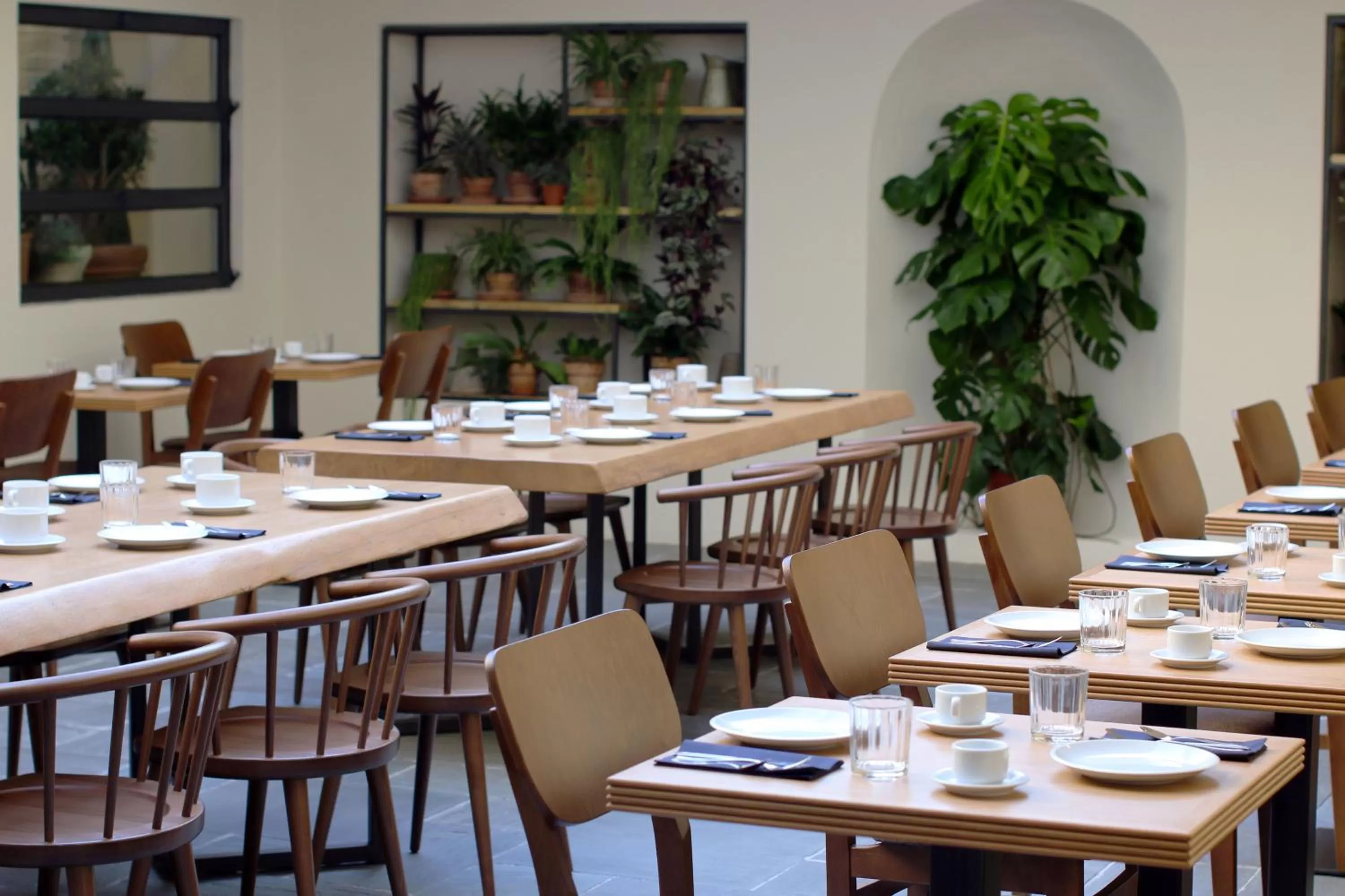 Restaurant/places to eat in c-hotels Diplomat