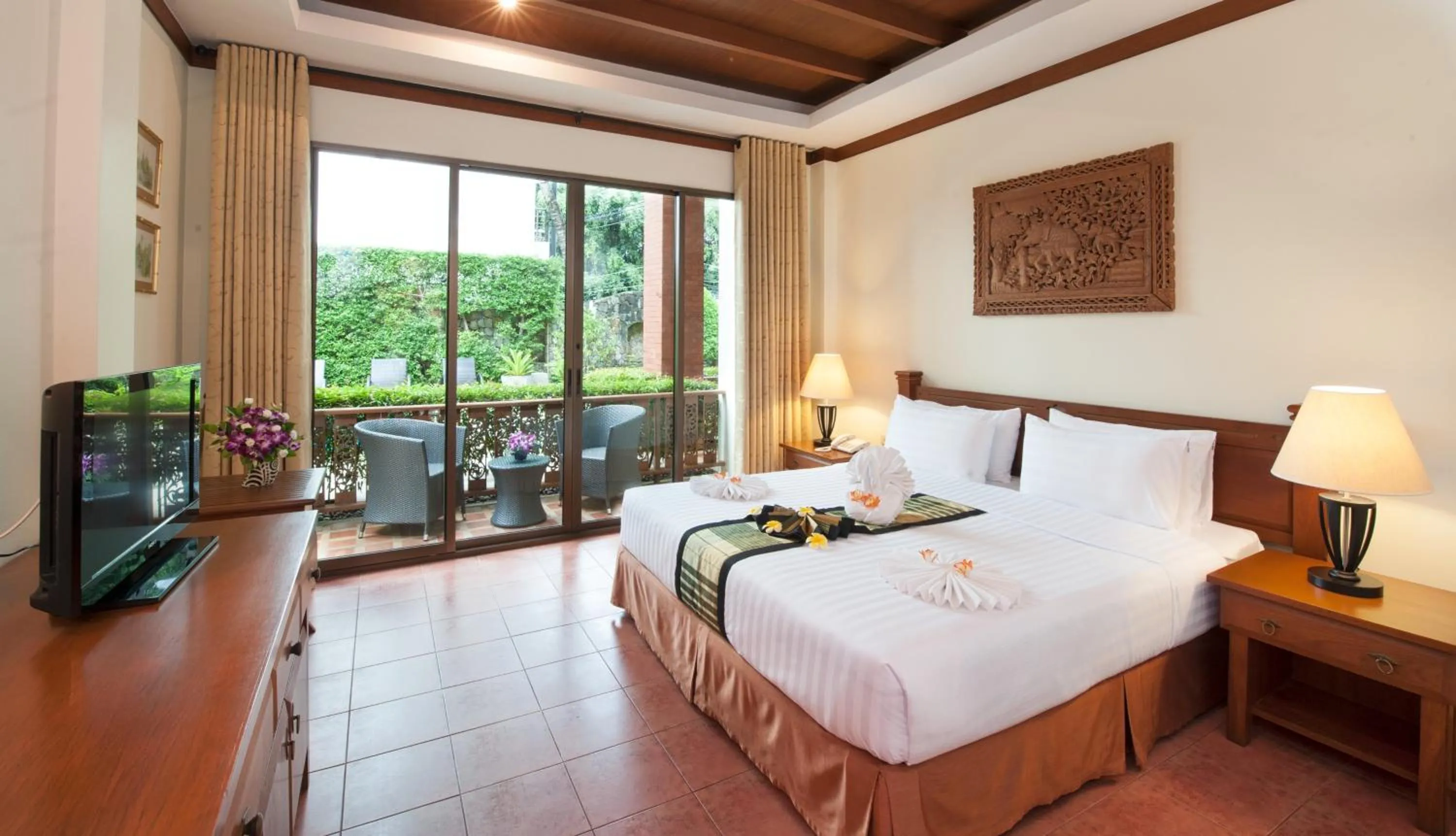 Photo of the whole room, Bed in Sun Hill Hotel Patong