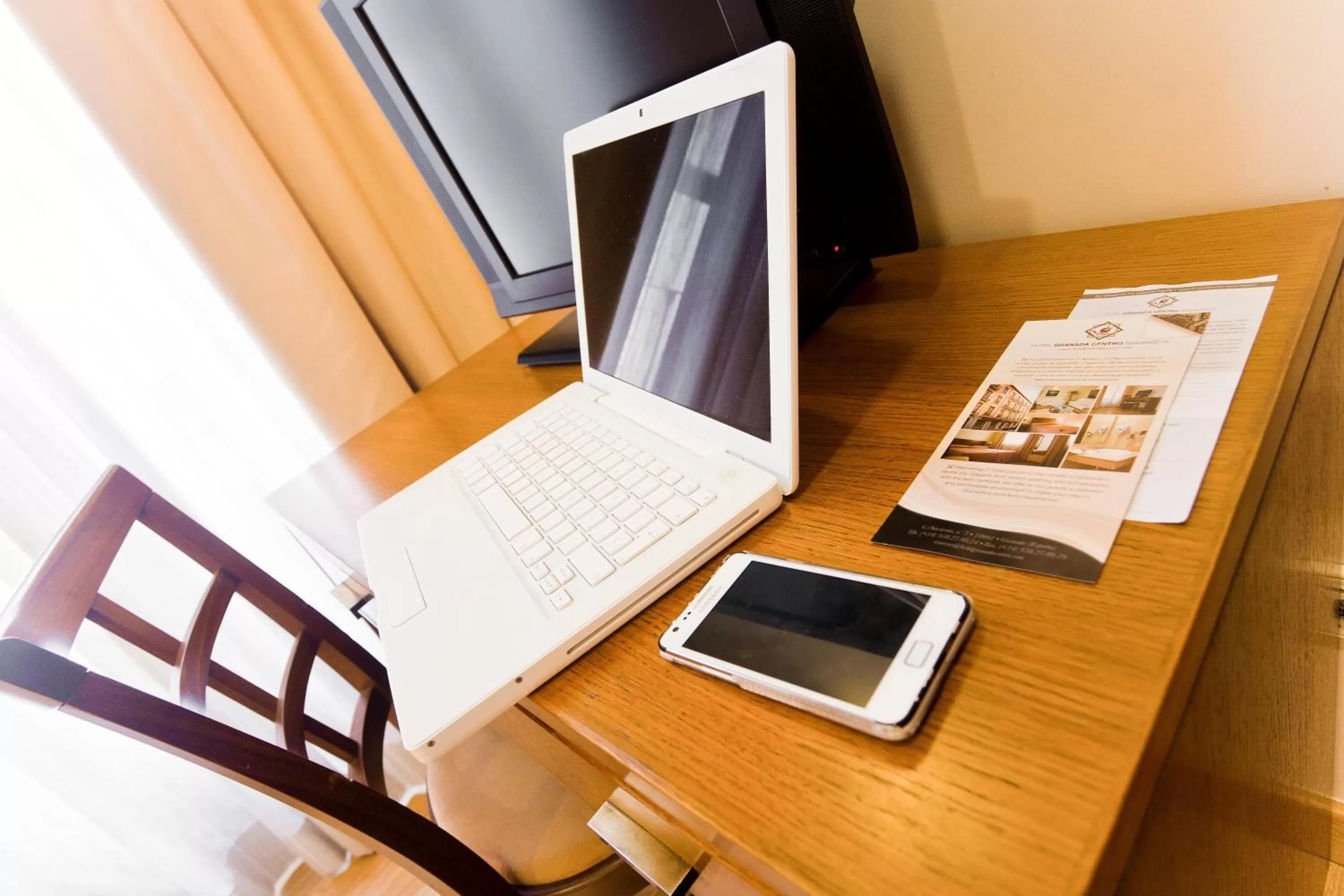 TV and multimedia in Hotel Granada Centro