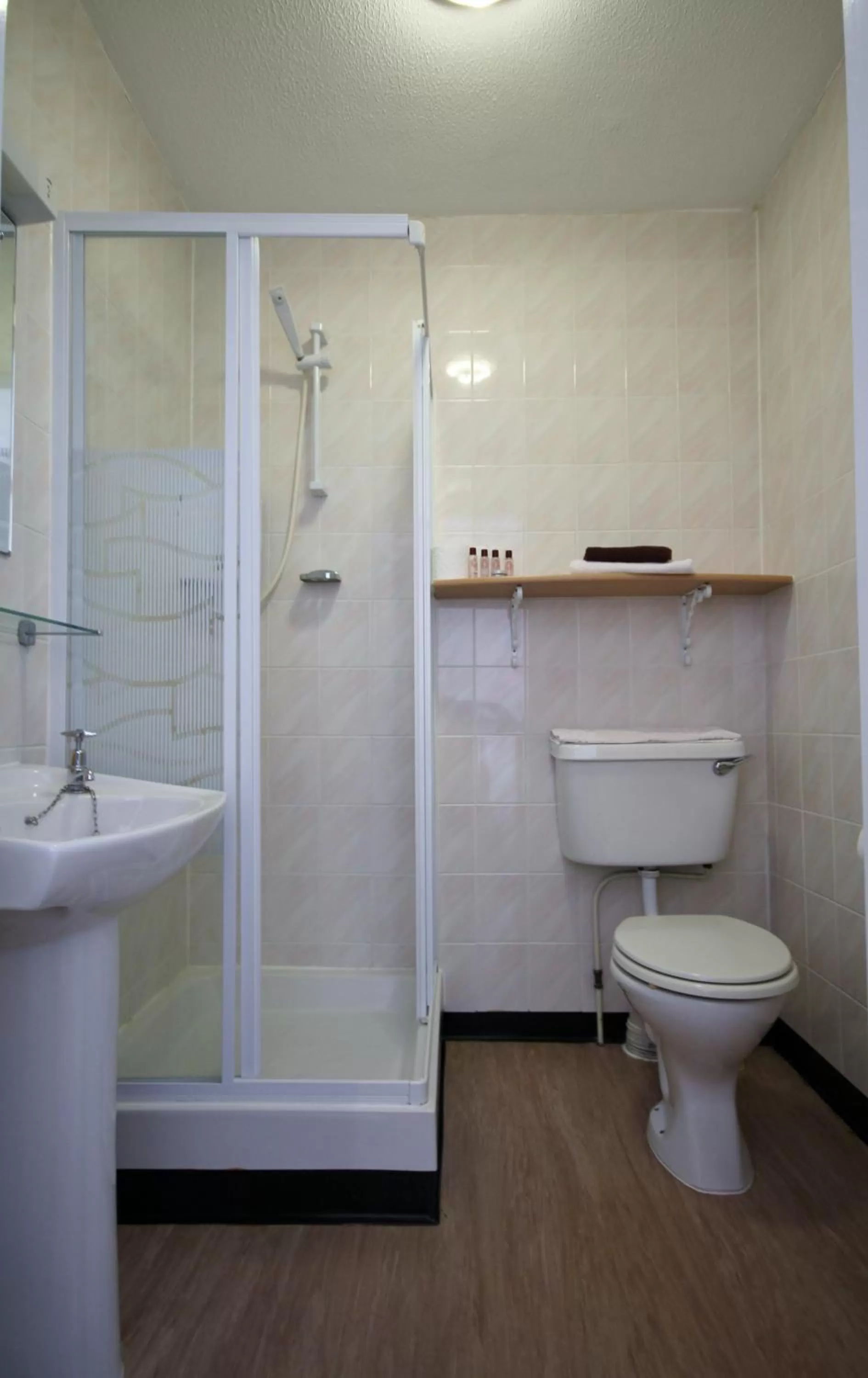 Bathroom in Brig Inn