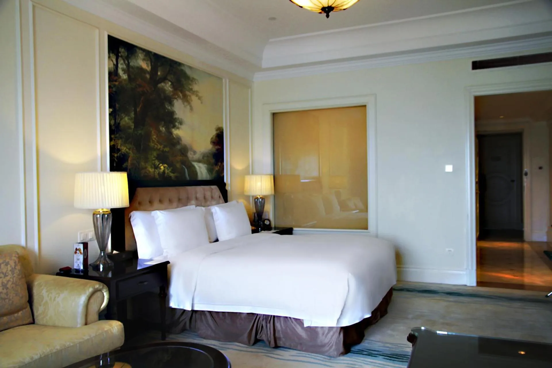 Bedroom, Bed in Crowne Plaza Ocean Spring Resort by IHG