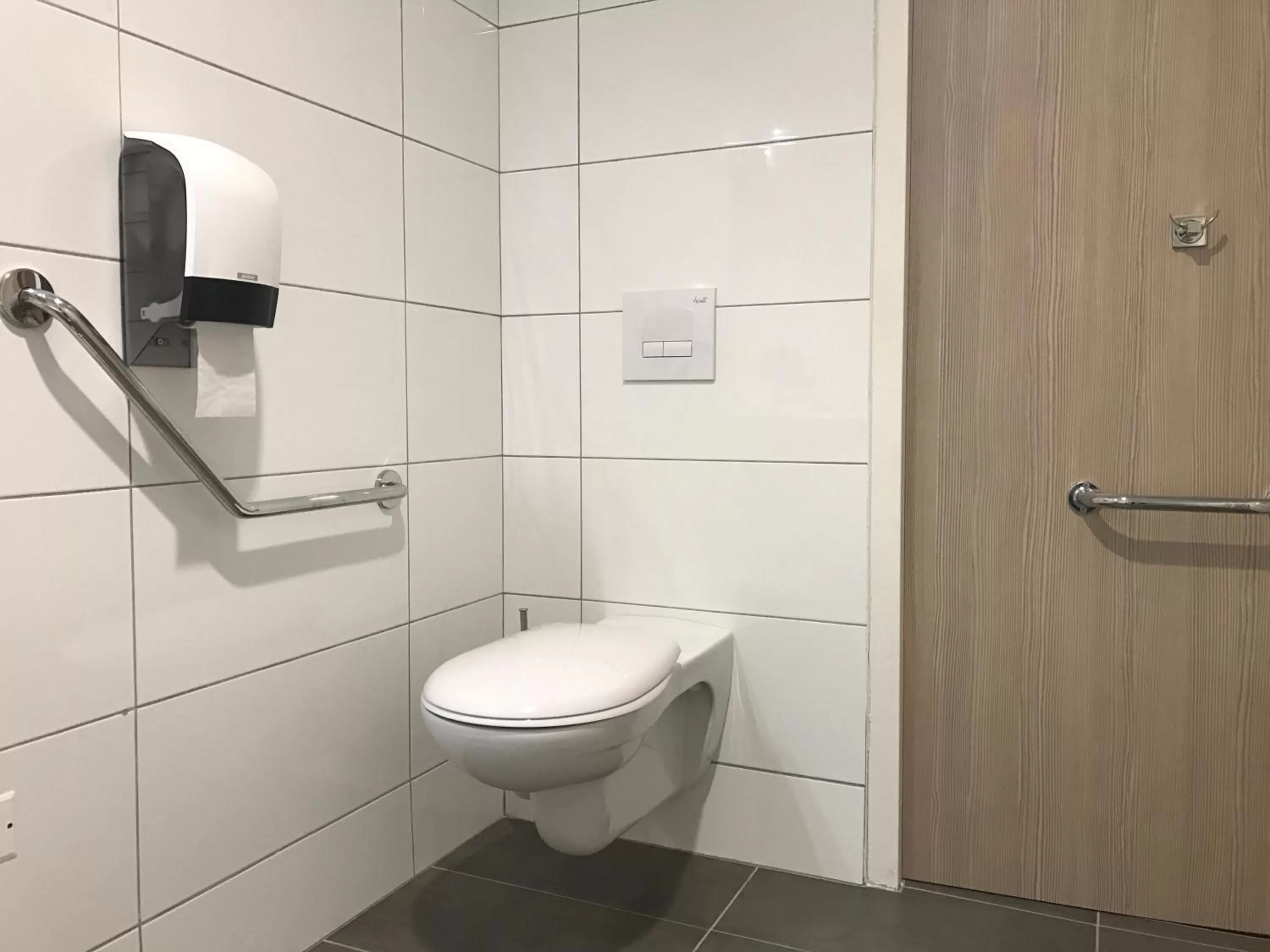 Double Room - Disability Access in Brit Hotel Brive La Gaillarde - Restaurant La Limousine