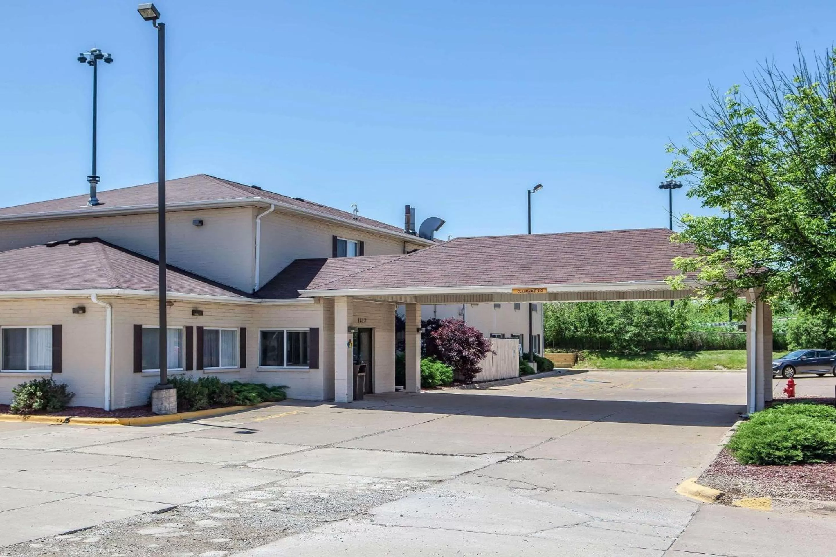 Property building in Comfort Suites Peoria I-74