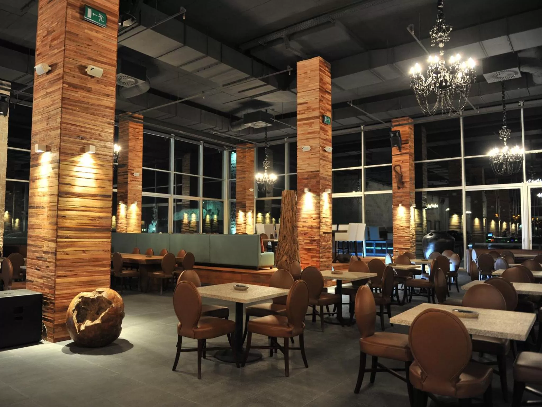 Restaurant/places to eat in Avala Resort & Villas