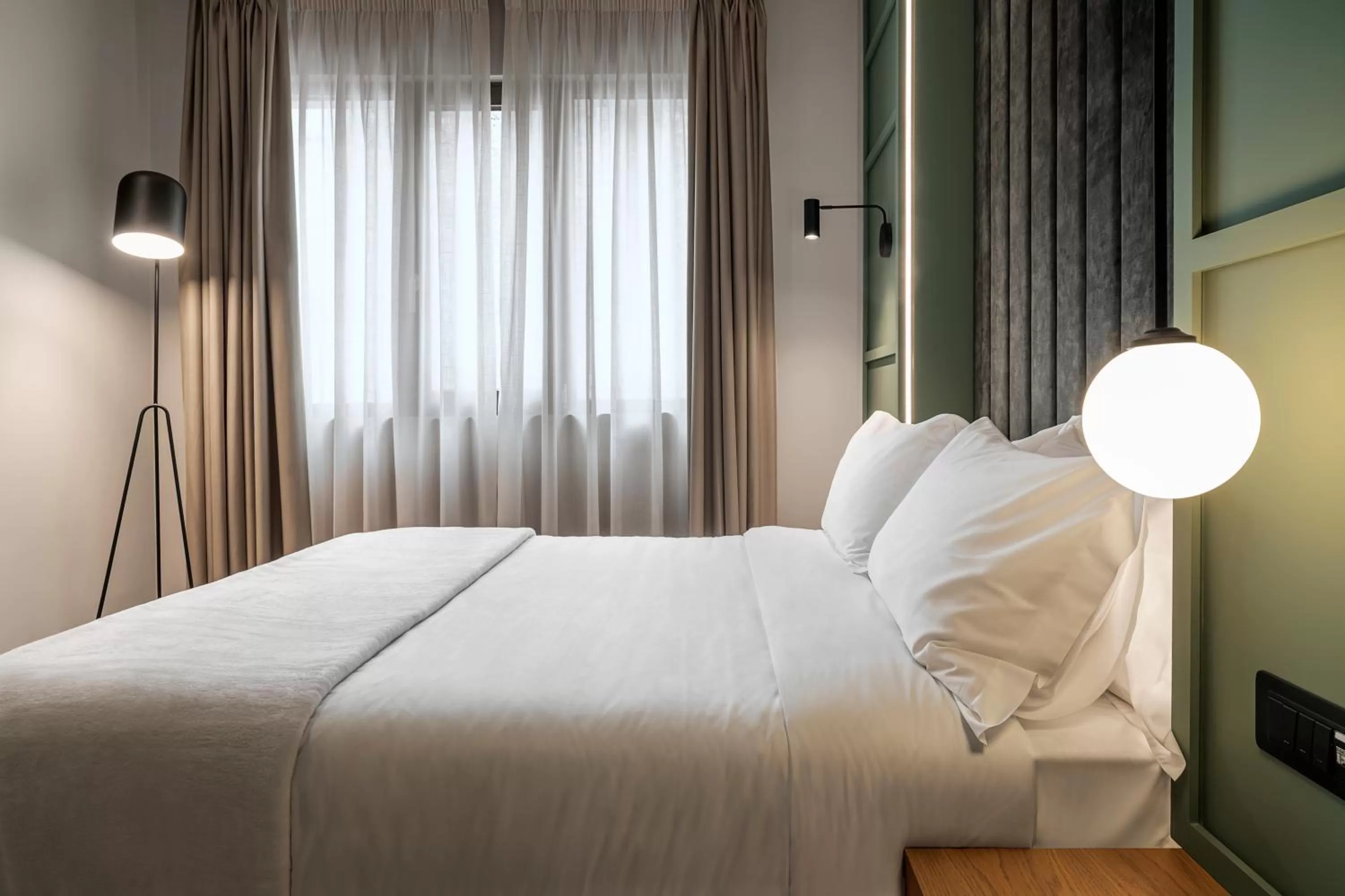 Bed in Bob W Athens Akadimia