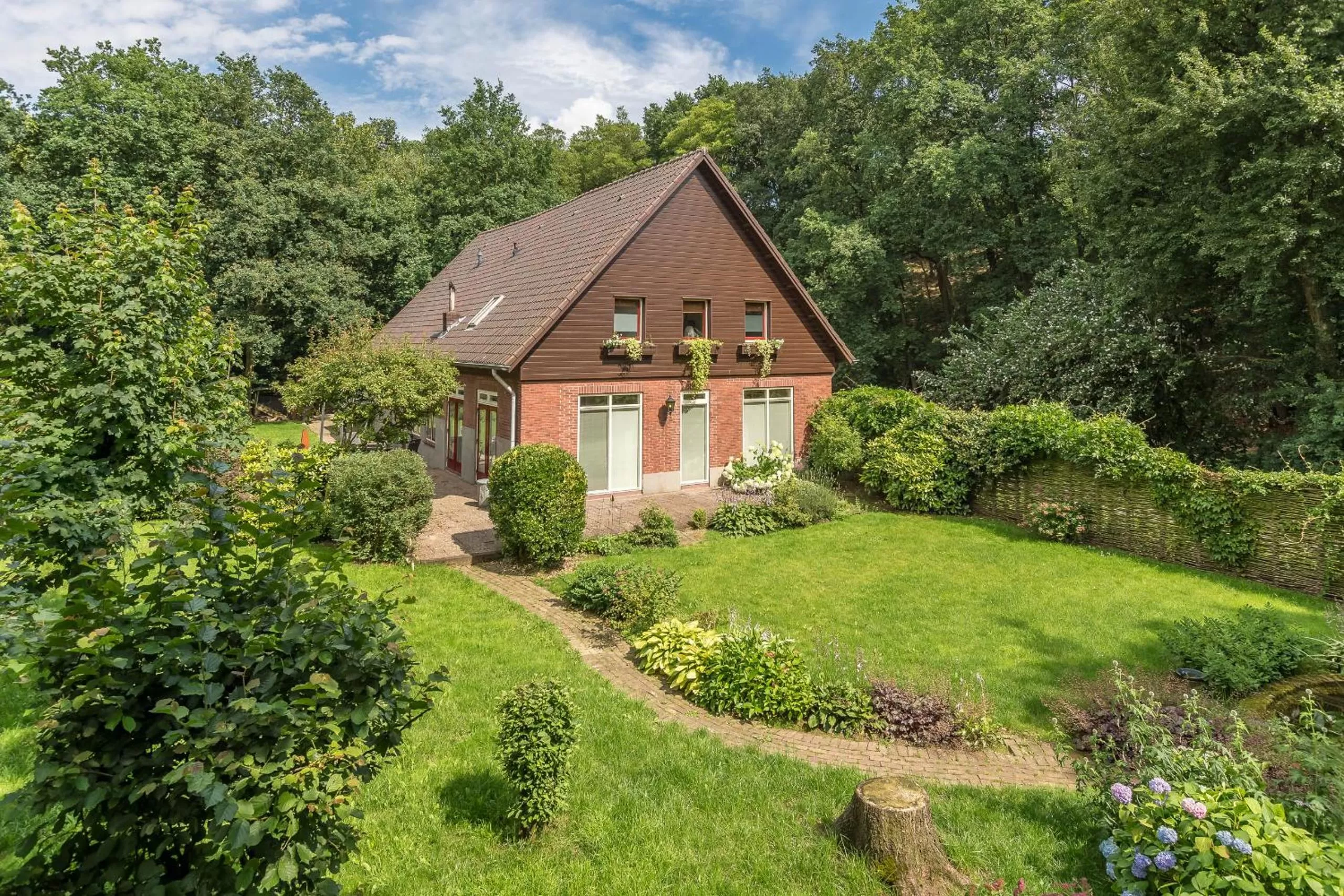 Garden, Property Building in Bed & Breakfast aan de Beek