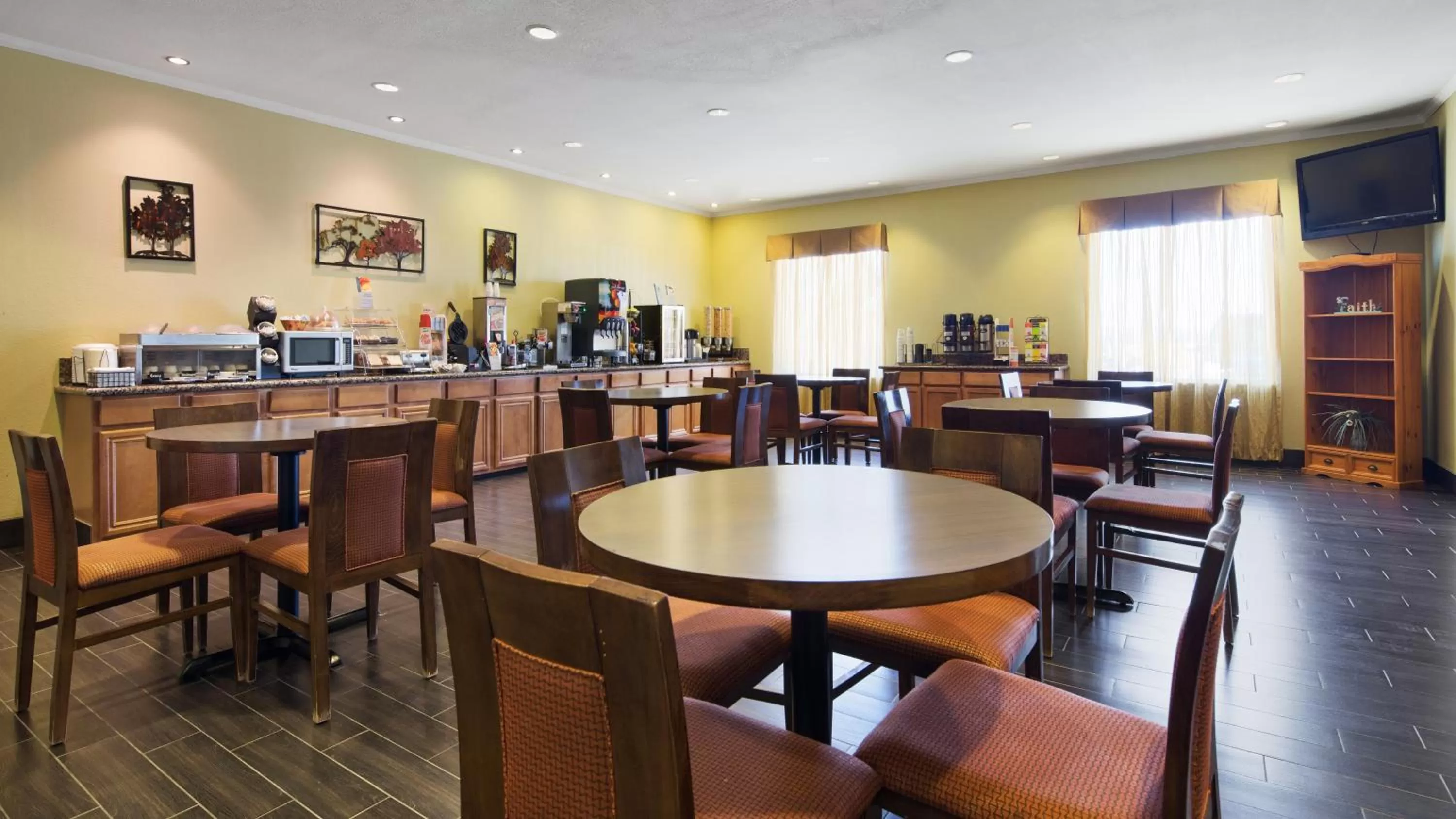 Restaurant/places to eat in Quality Inn Perryton