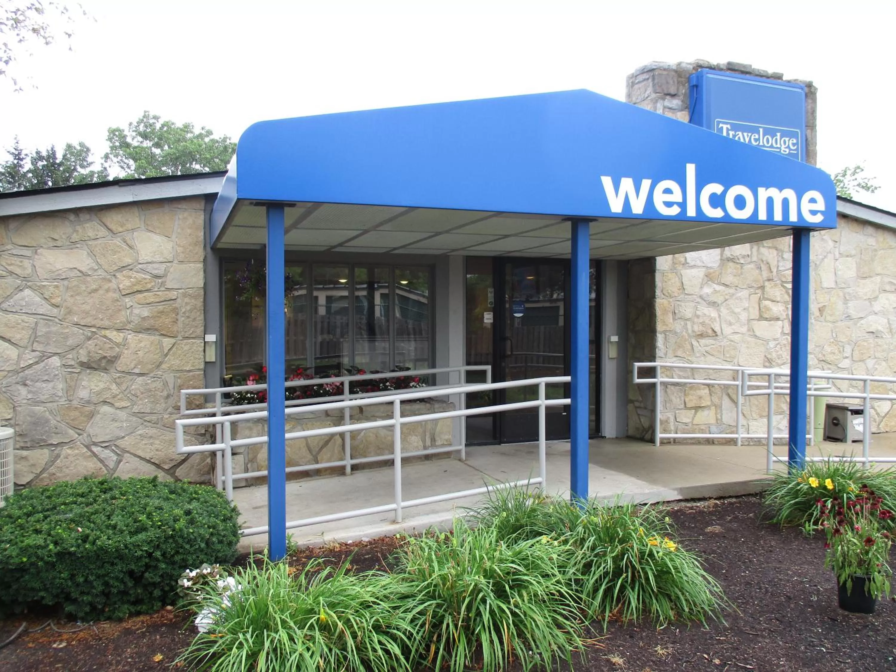 Facade/entrance in Travelodge by Wyndham Lansing
