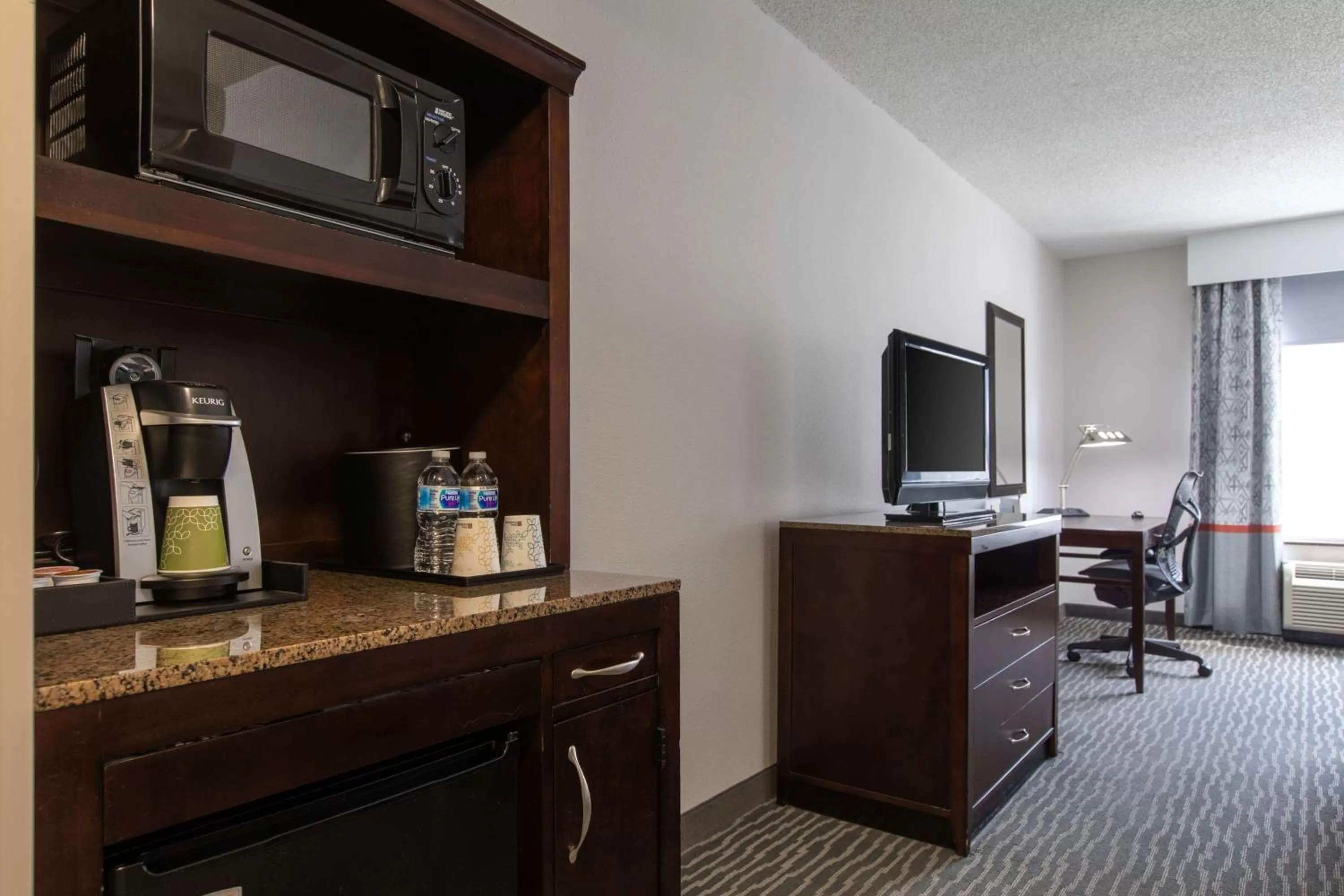 Bedroom in Hilton Garden Inn Lynchburg
