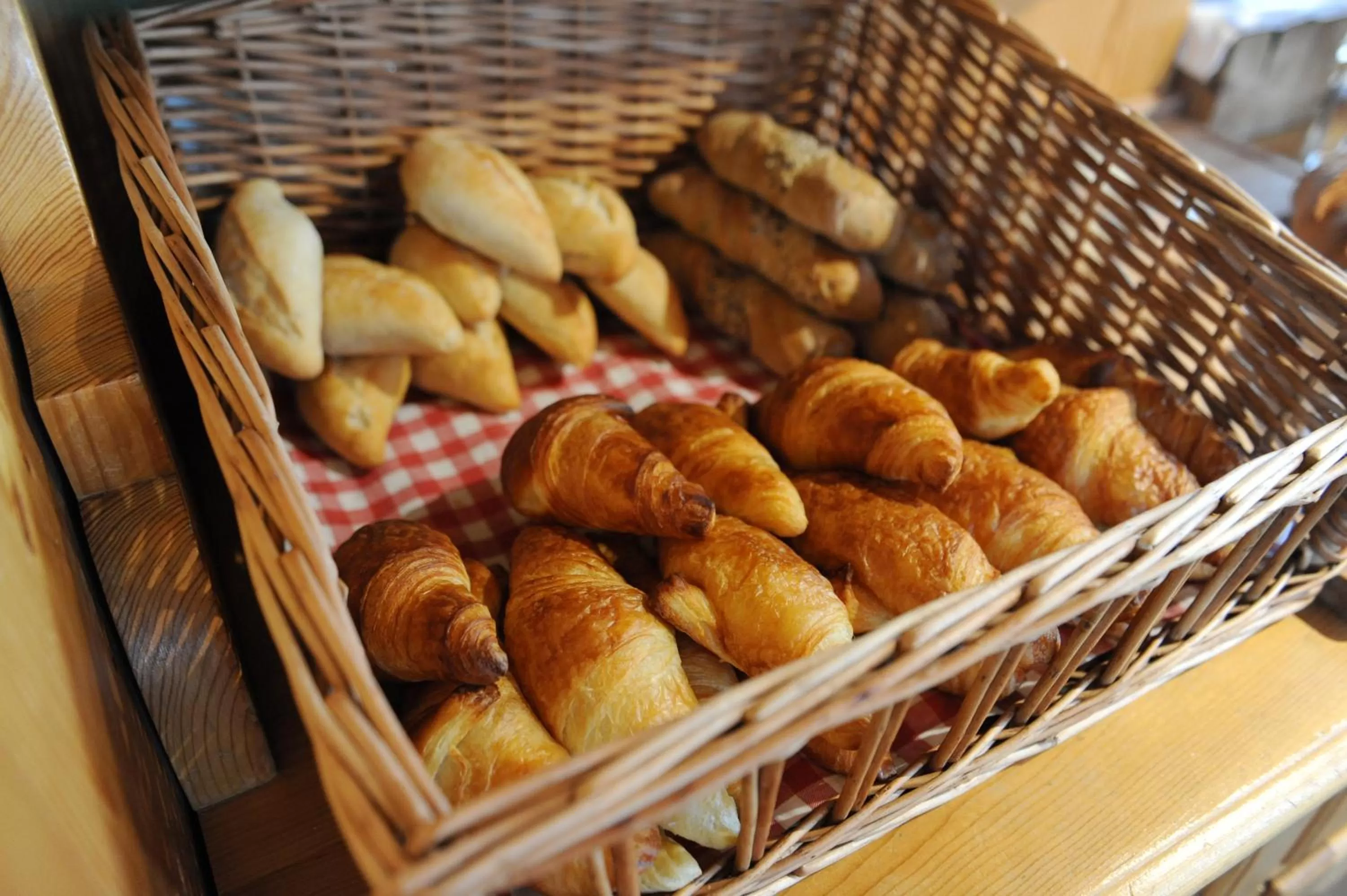 Buffet breakfast in Alpinhotel Bort