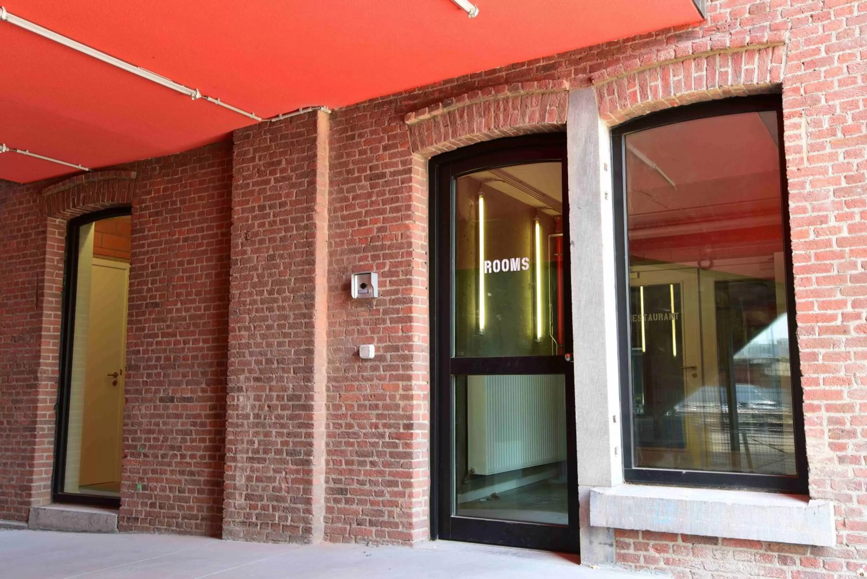 Facade/entrance in Hôtel Belvue