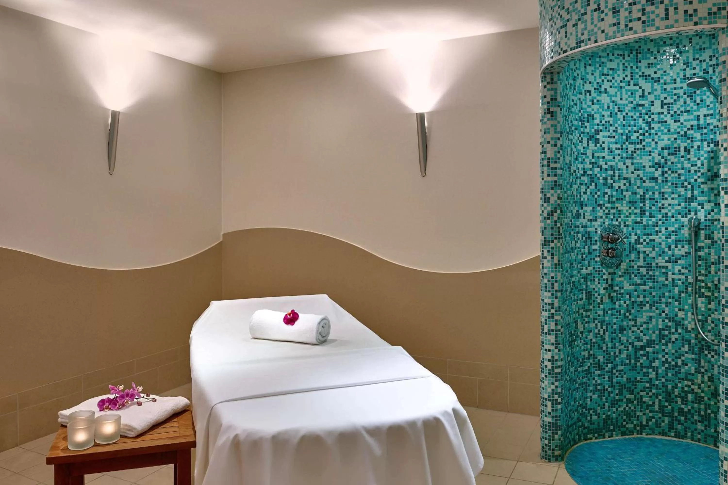 Spa and wellness centre/facilities, Bed in Hilton Berlin