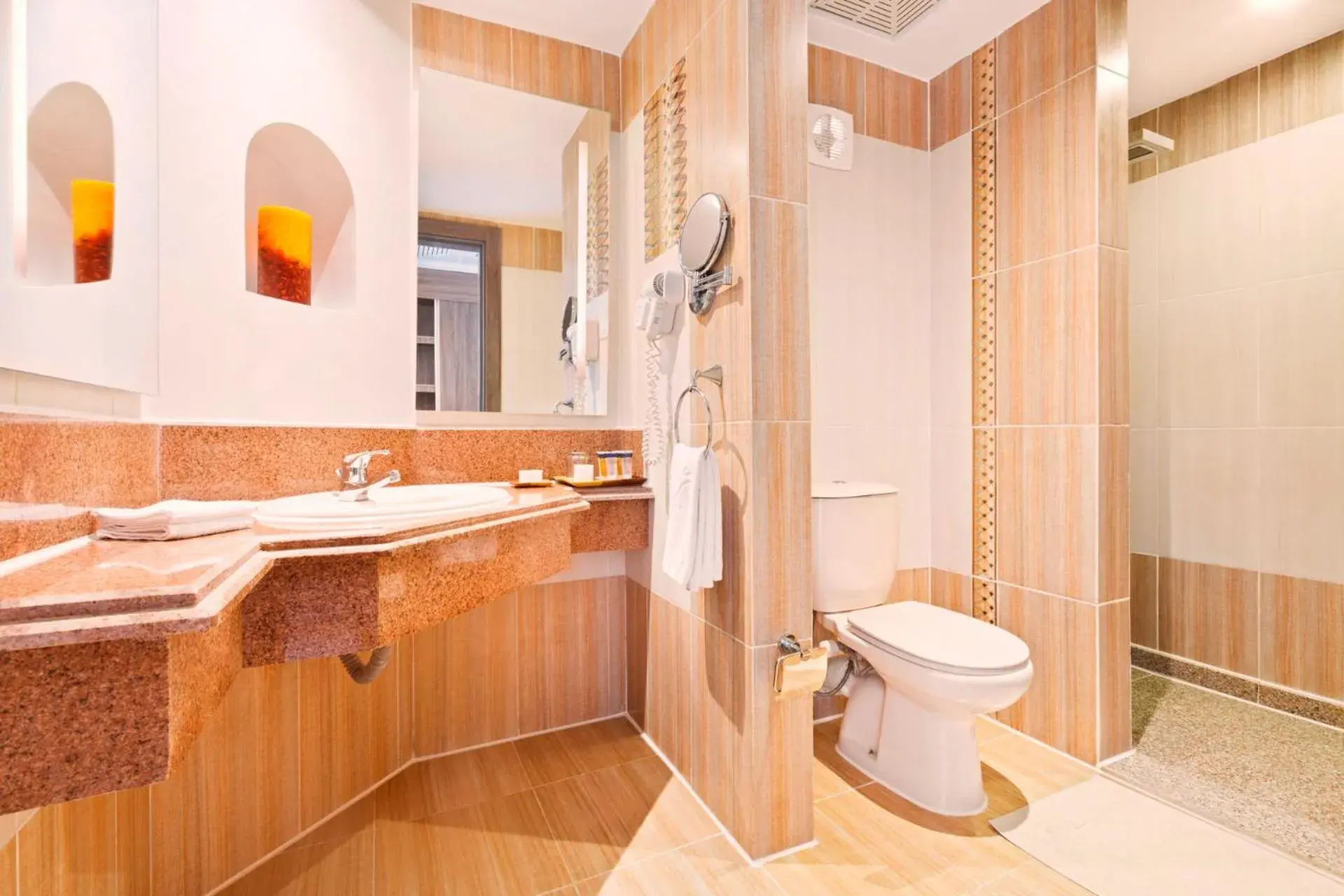 Deluxe Double Room with Side Sea View in Albatros Palace Resort (Families and Couples Only) Deluxe Double Room with Side Sea View in Albatros Palace Resort (Families and Couples Only)