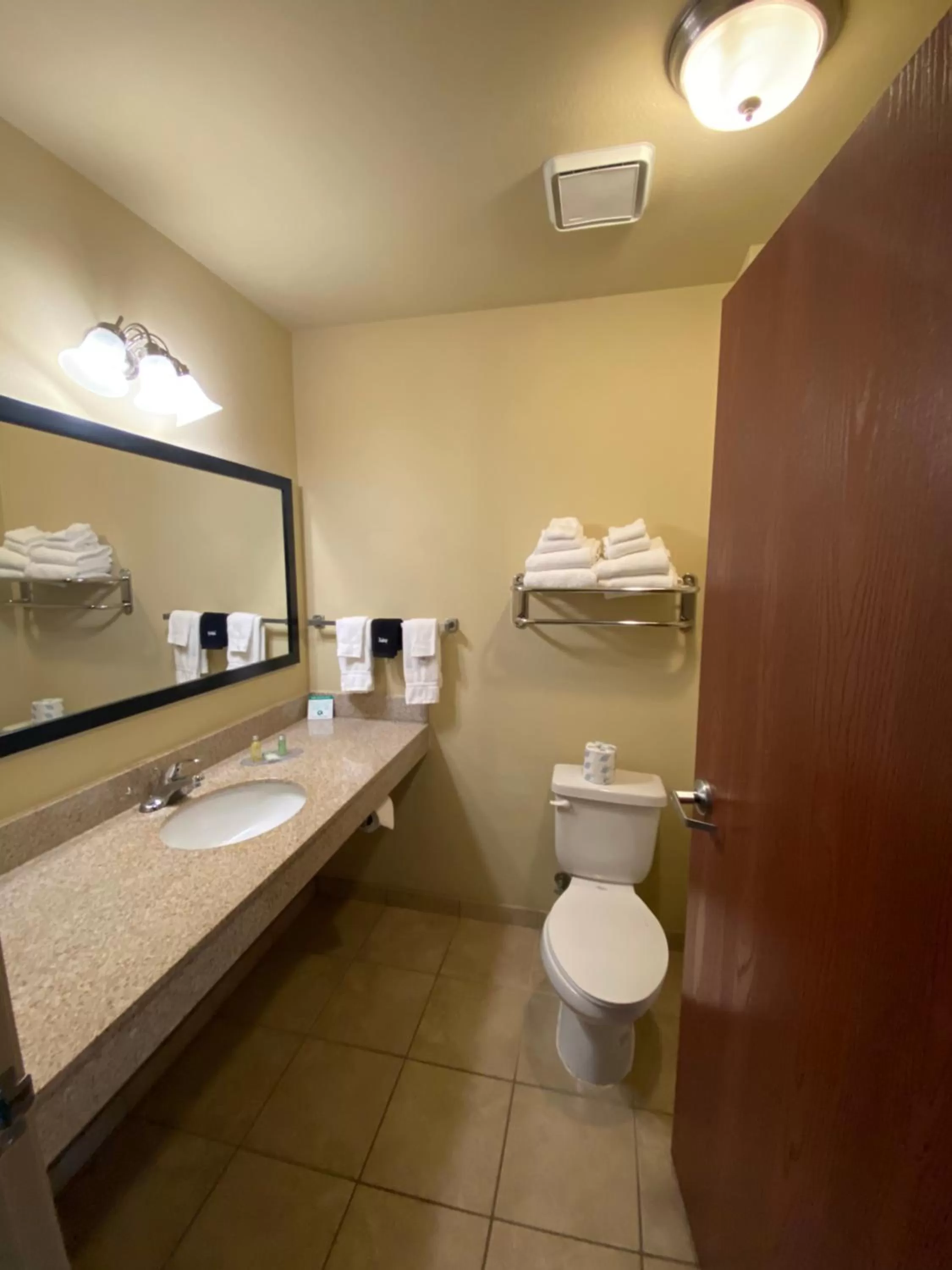 Toilet in Cobblestone Hotel & Suites - Broken Bow